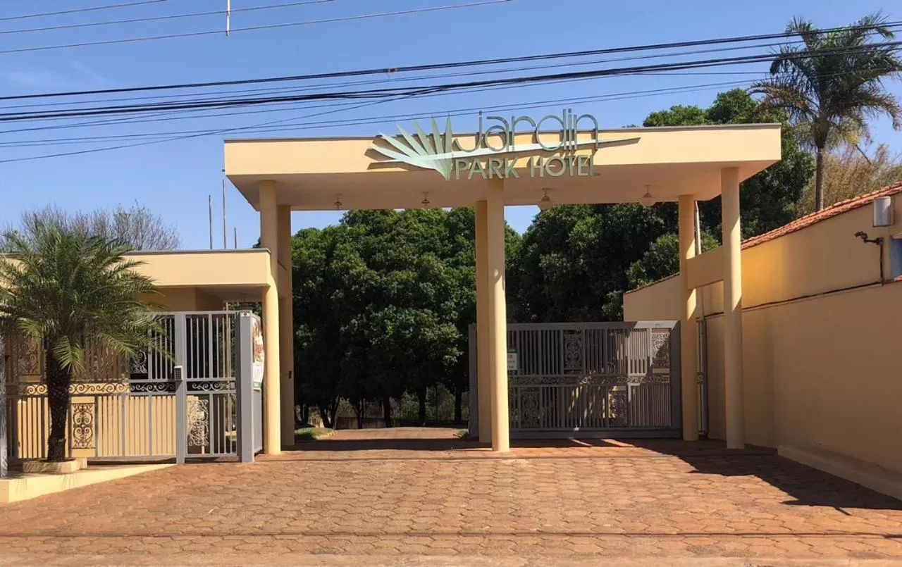 Facade/entrance in Jardin Park Hotel