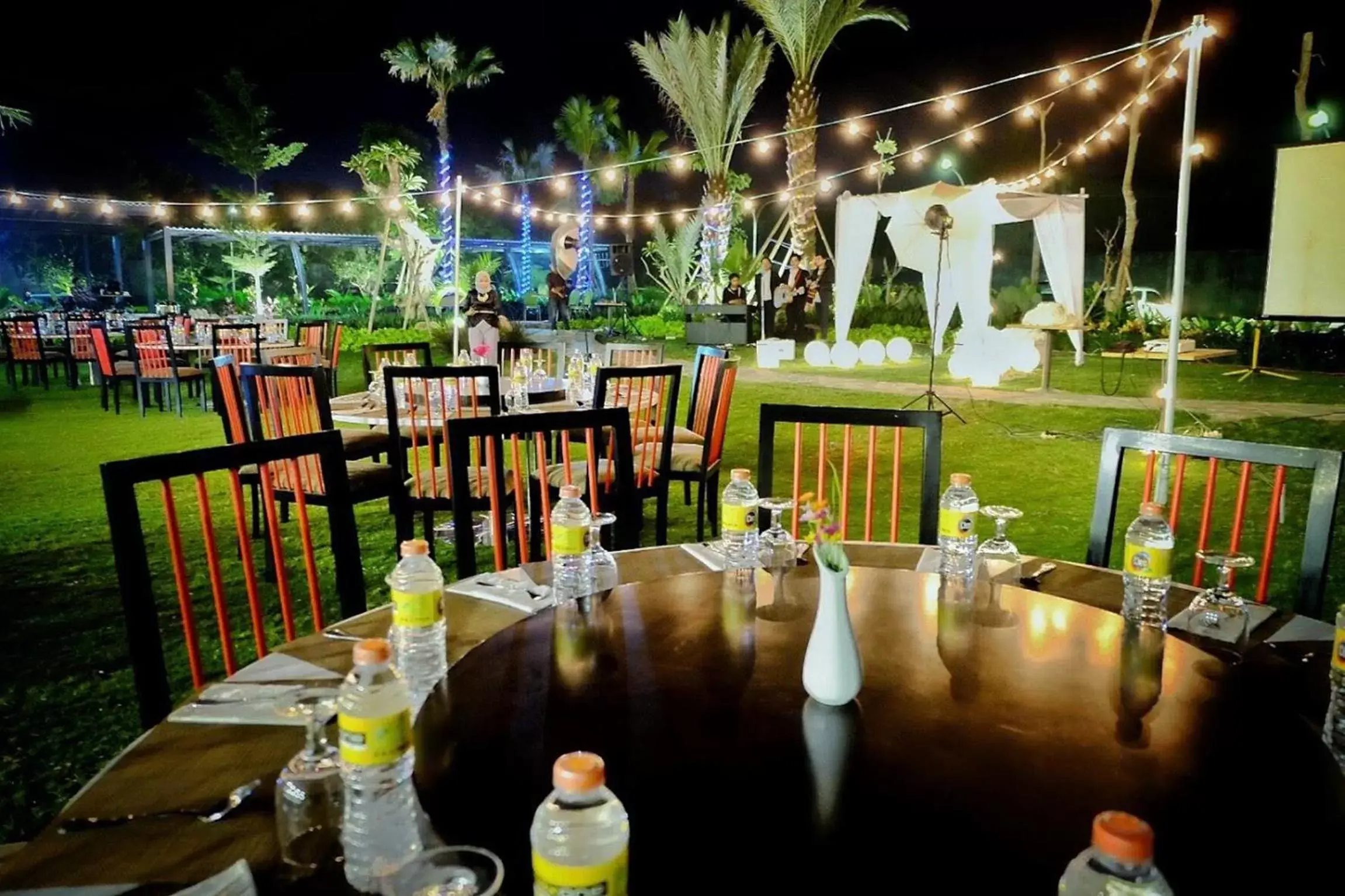 Garden, Restaurant/Places to Eat in MaxOneHotels at Resort Makassar