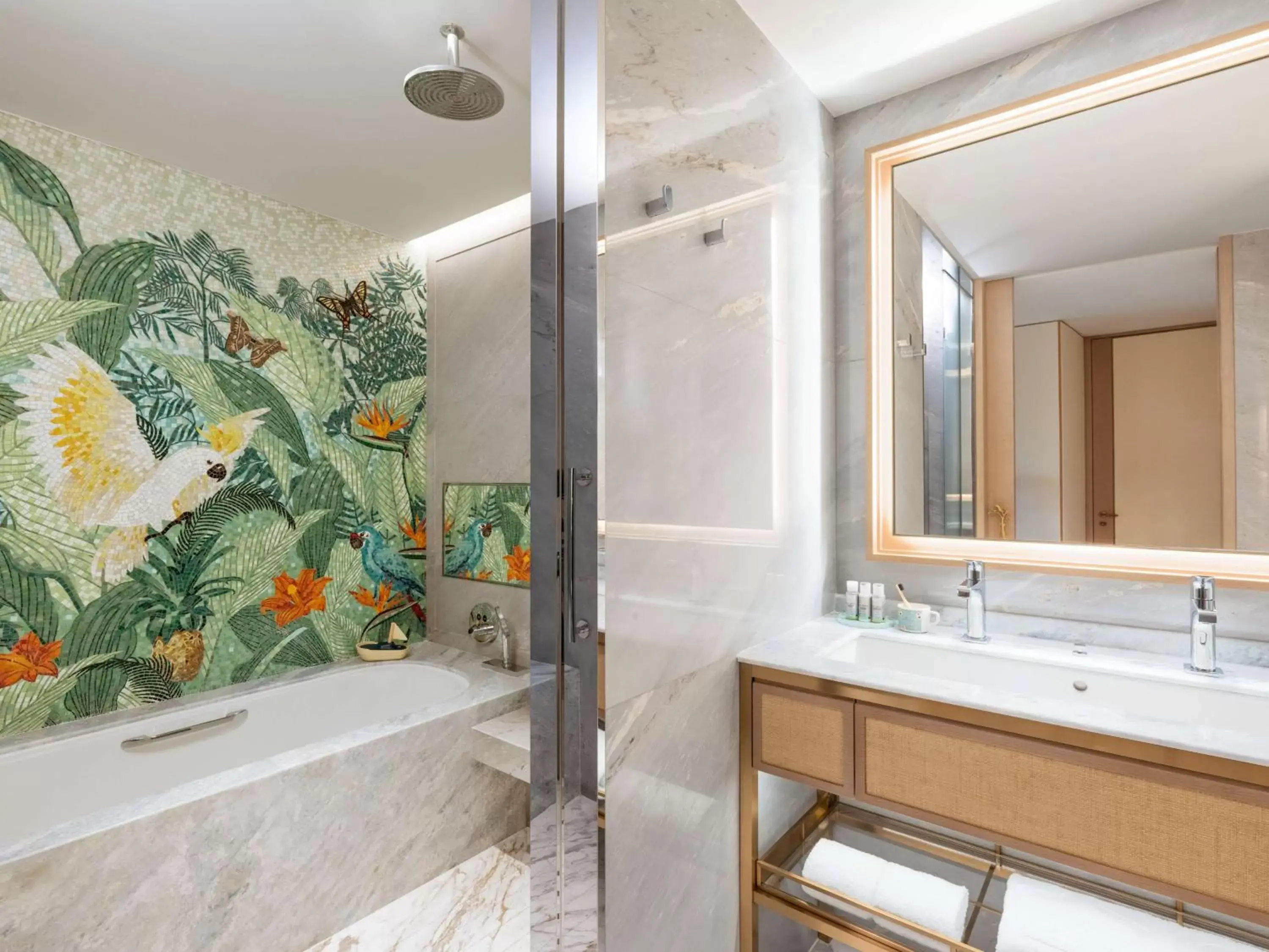 Bedroom, Bathroom in Island Shangri-La, Hong Kong