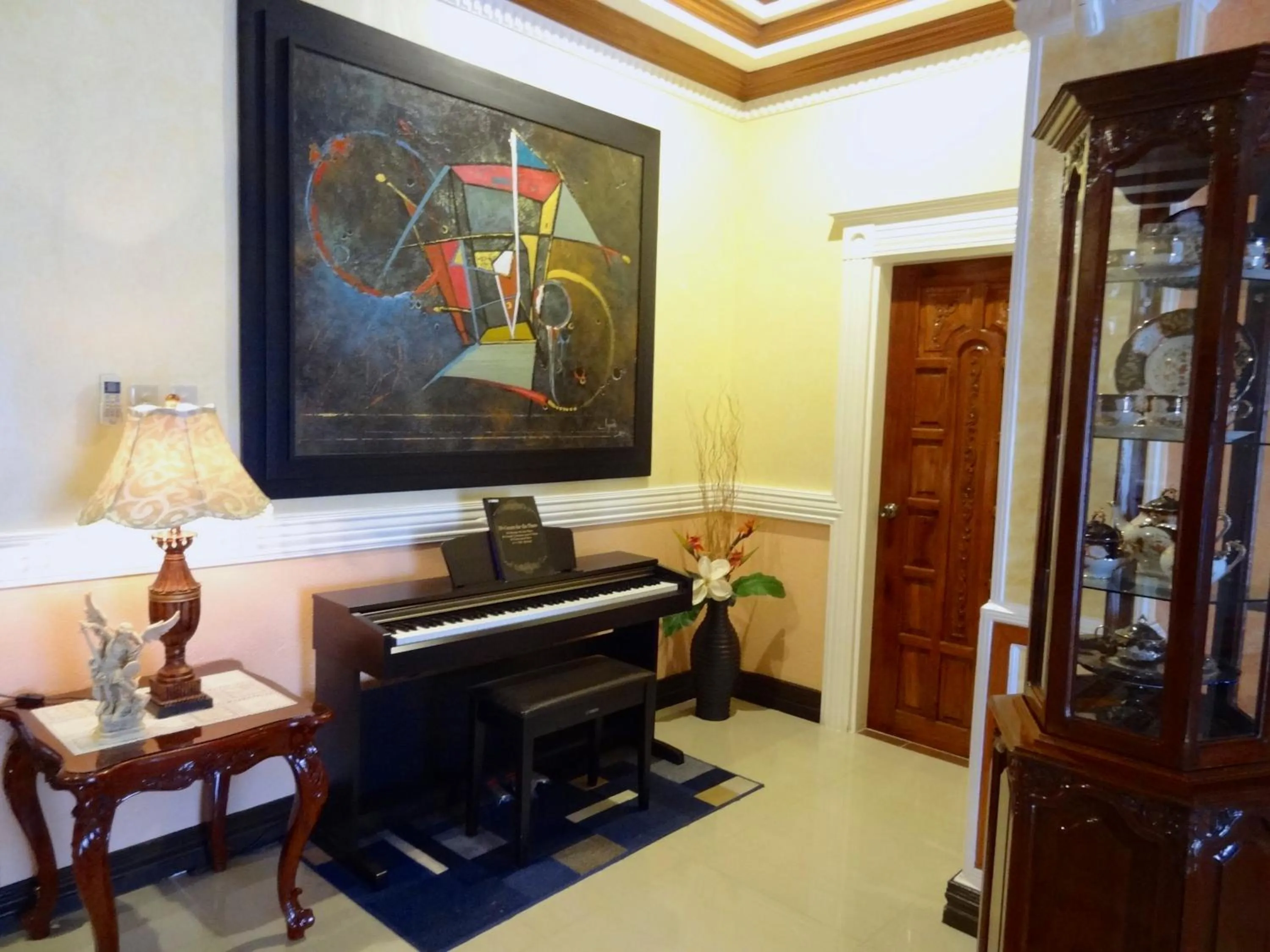 The Executive Villa Inn & Suites