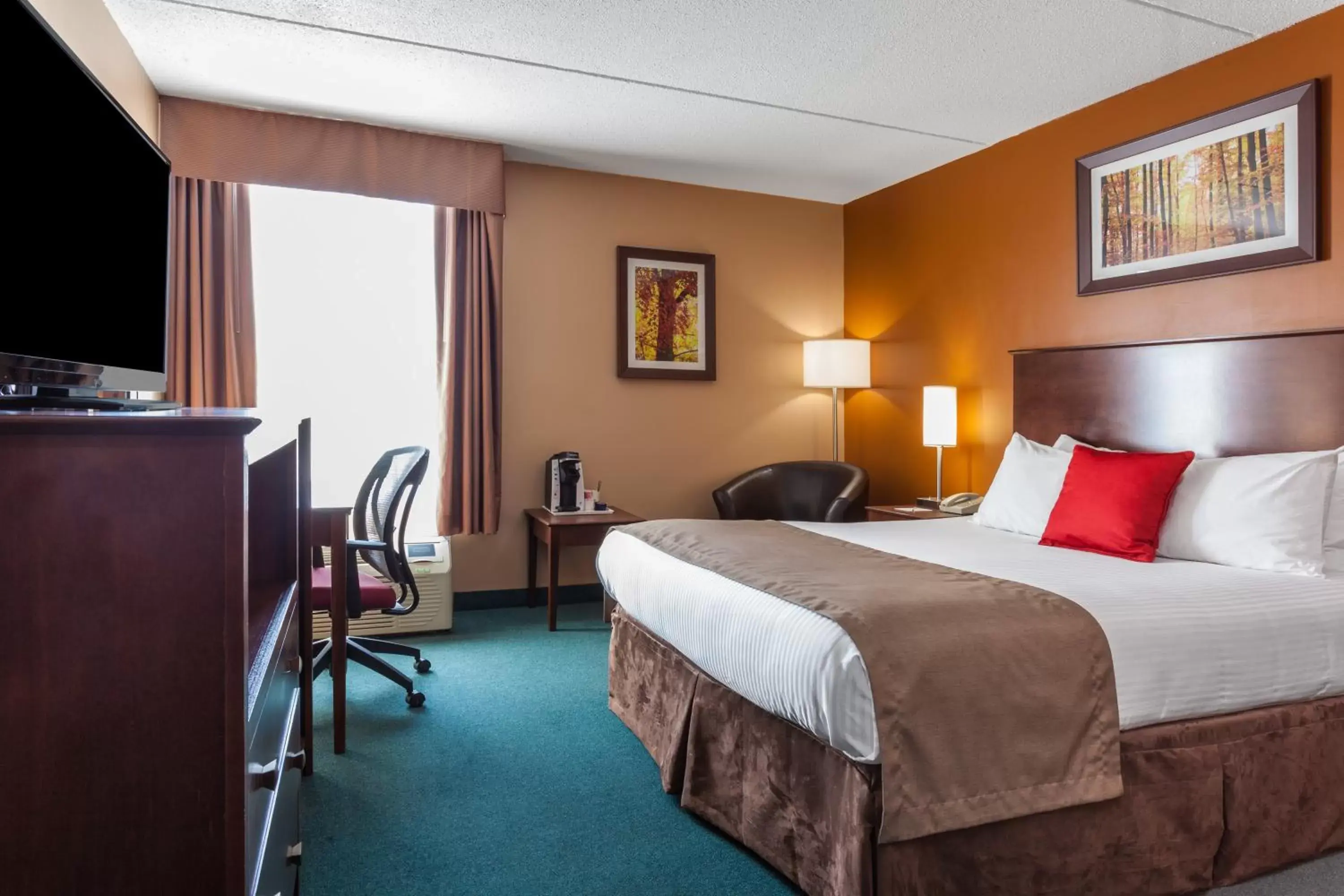 Photo of the whole room, Bed in Ramada by Wyndham Timmins