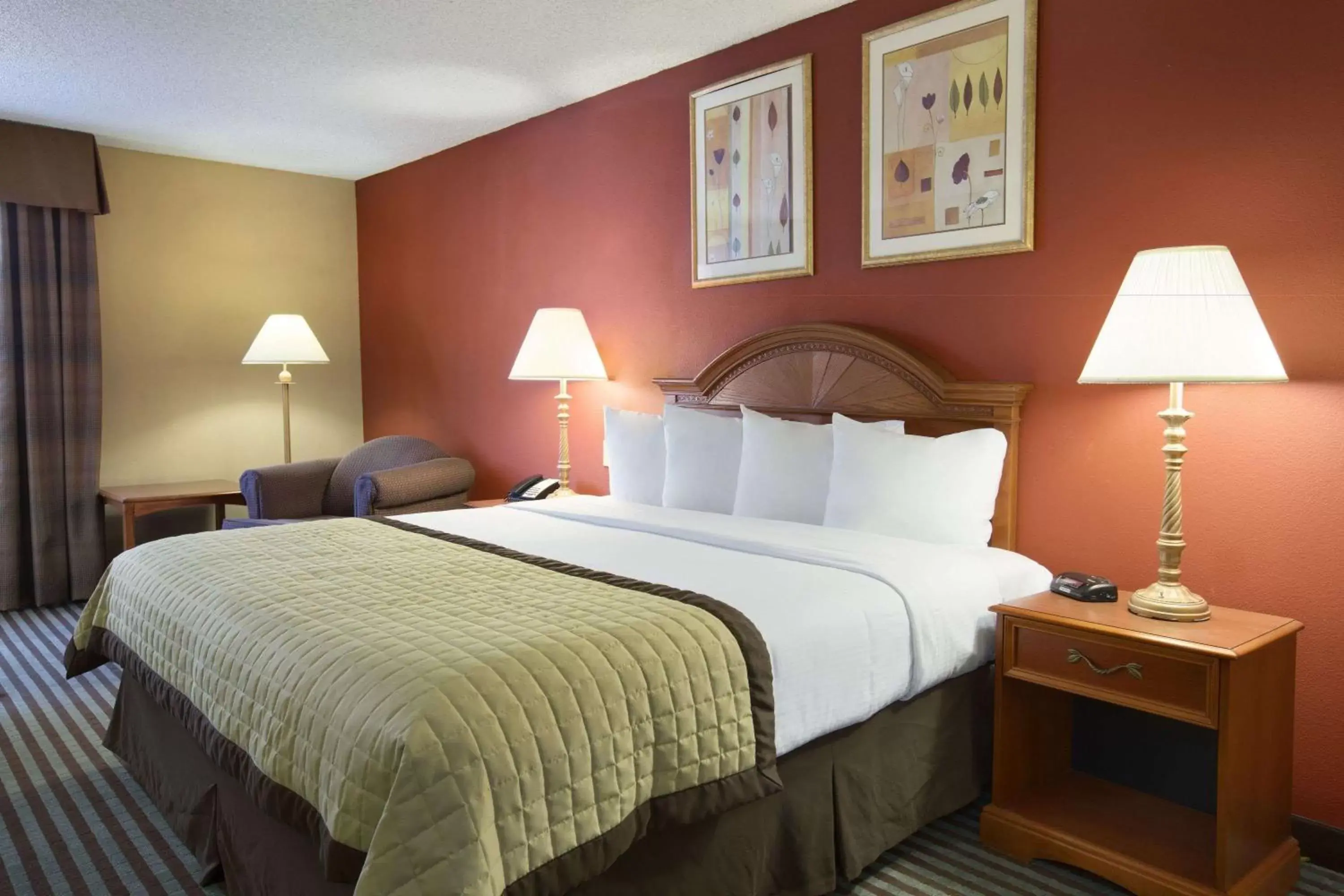 Photo of the whole room, Bed in Baymont by Wyndham Oklahoma City Airport