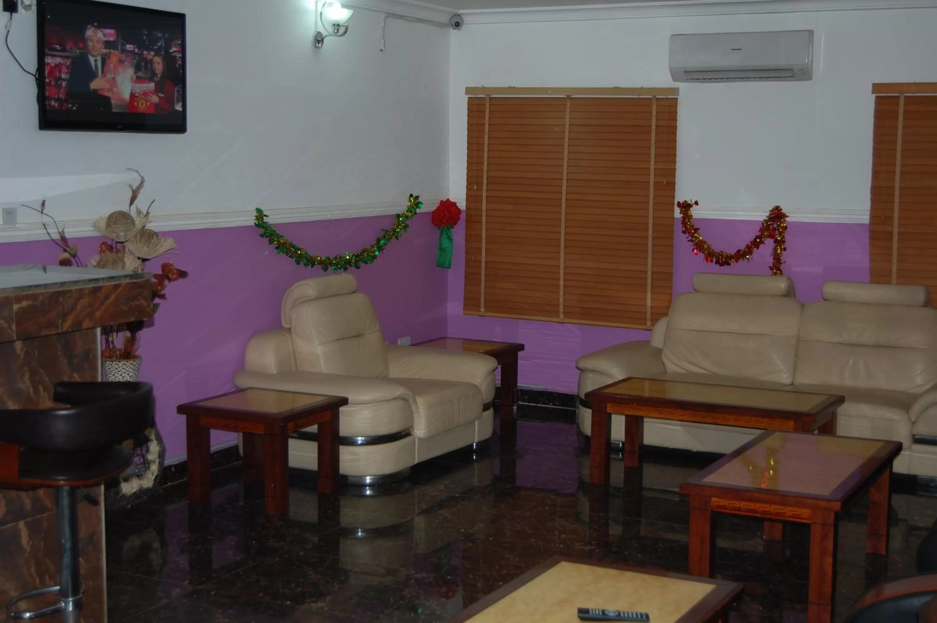 Nue-Crest Hotels & Suites