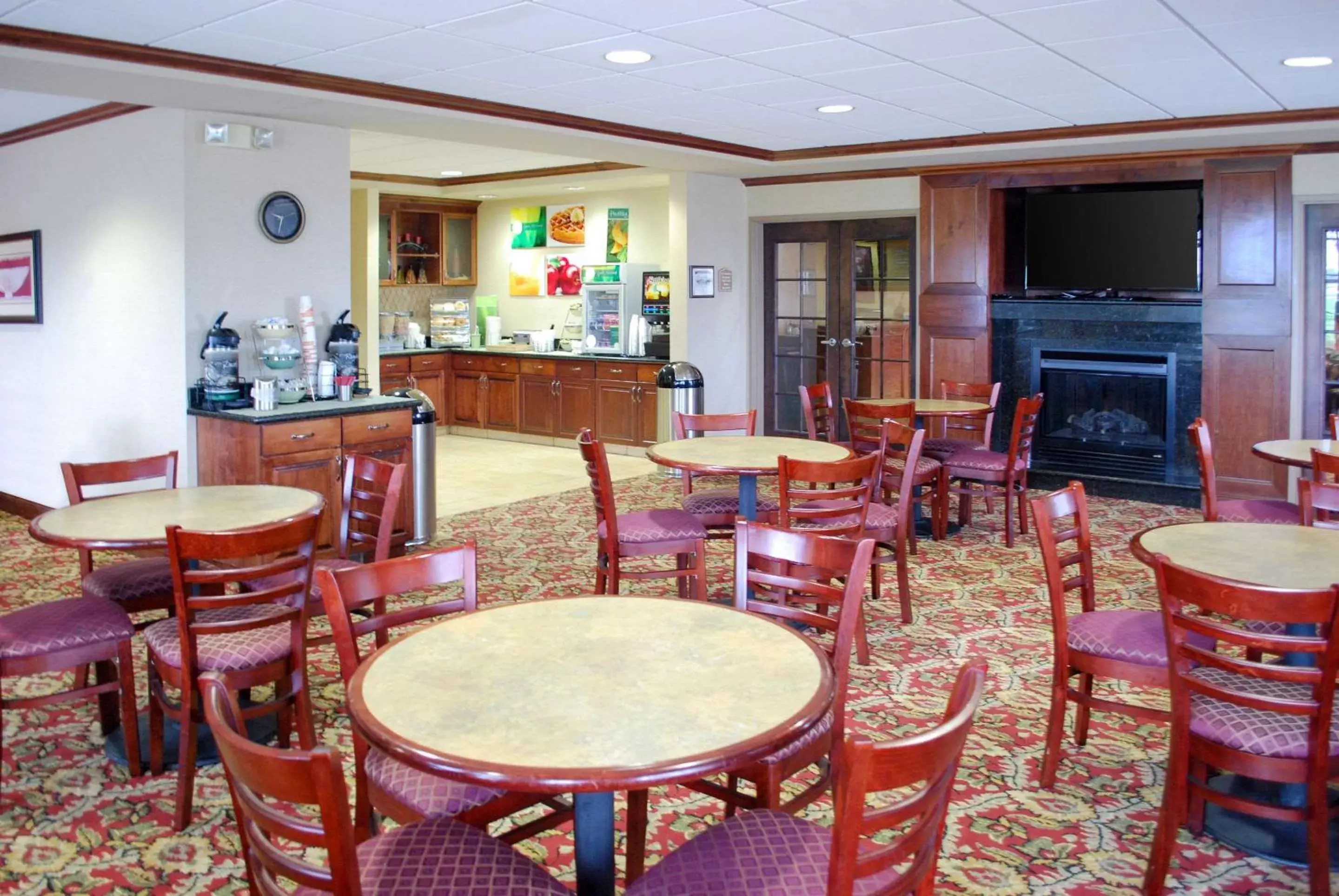 Restaurant/places to eat, Lounge/Bar in Quality Inn & Suites Airport North