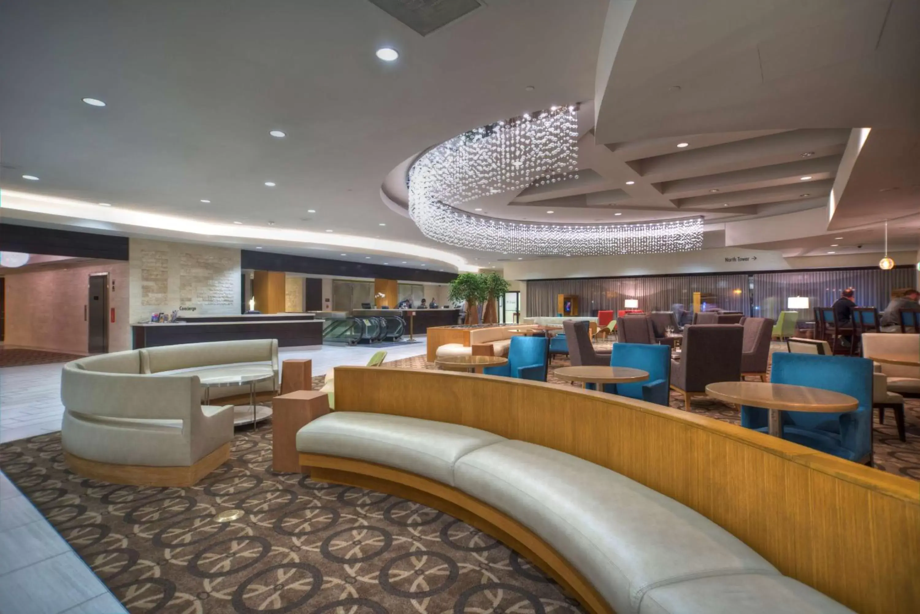 Lobby or reception, Lounge/Bar in DoubleTree by Hilton Washington DC – Crystal City