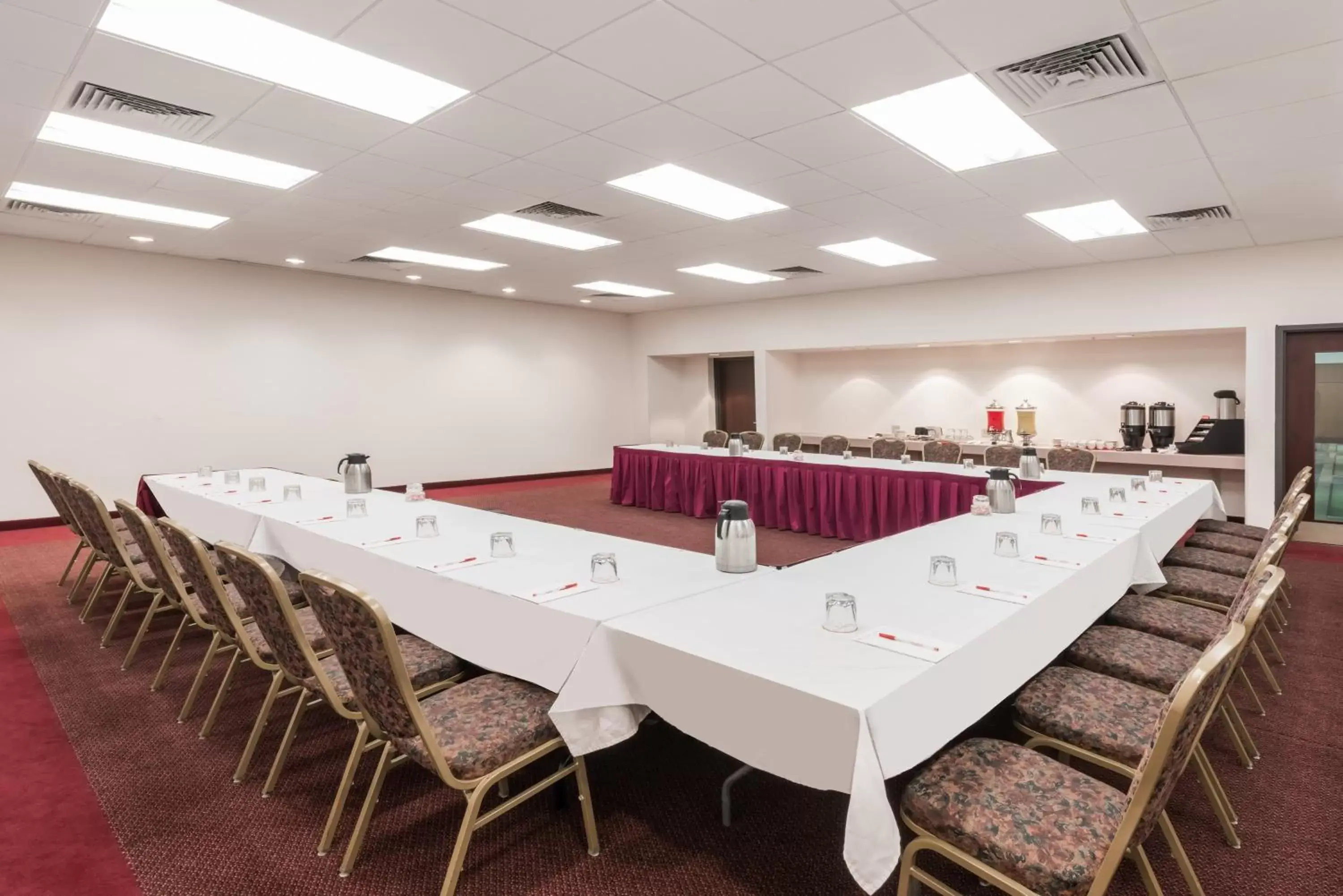 Banquet/Function facilities, Business Area/Conference Room in Ramada by Wyndham State College Hotel & Conference Center