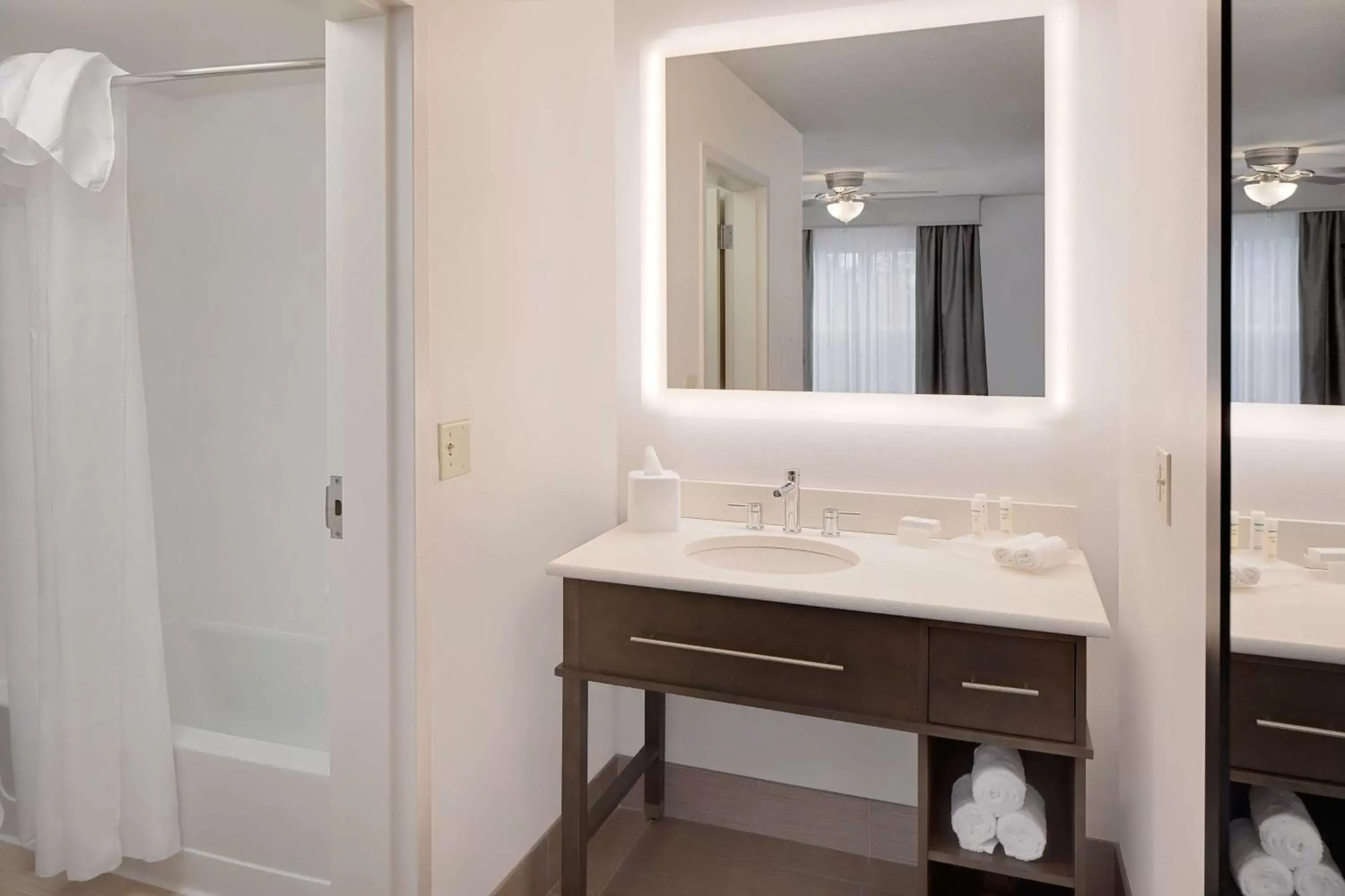 Bathroom in Homewood Suites by Hilton Orlando North Maitland