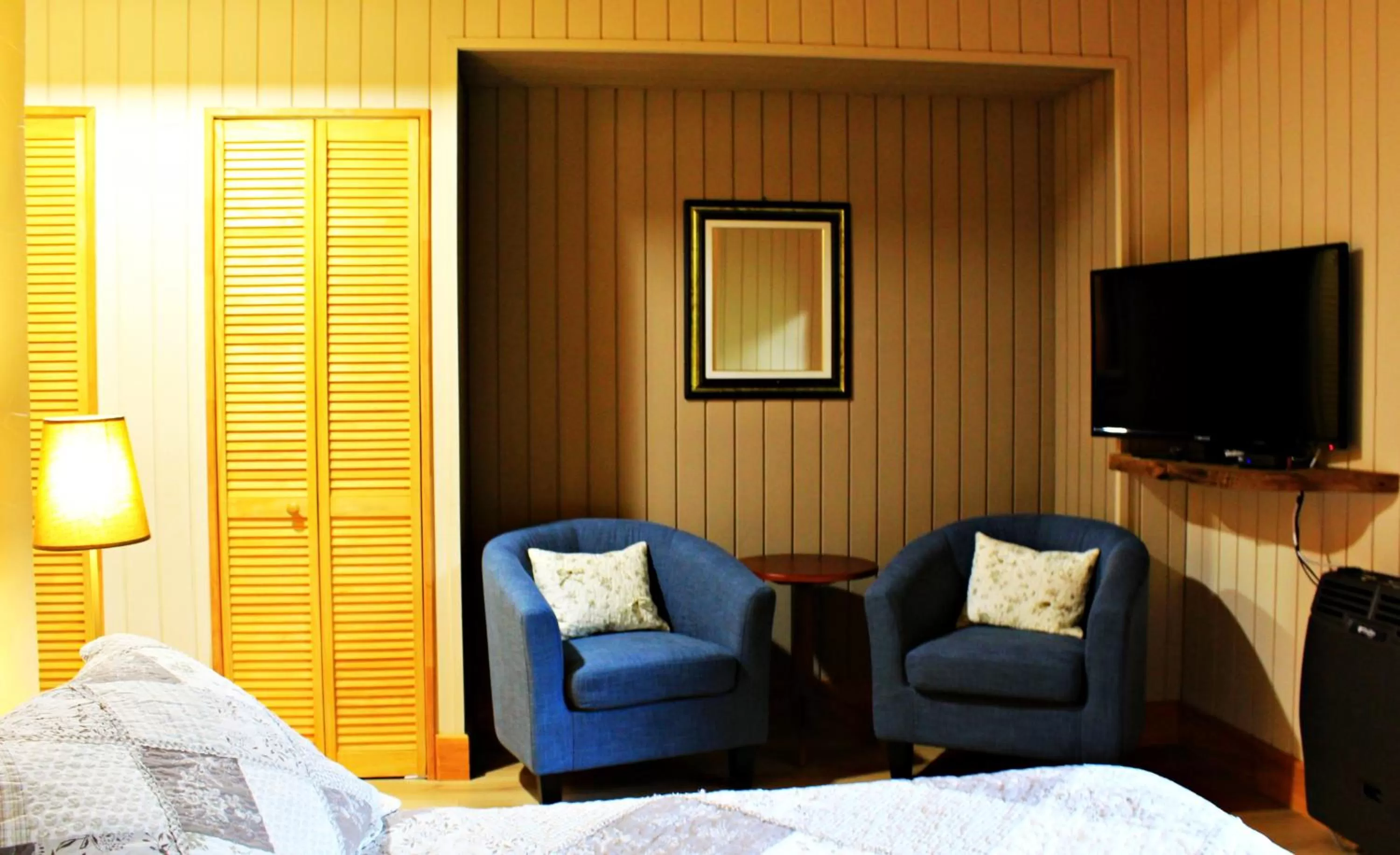 Living room, Lounge/Bar in Hotel Salto del Carileufu