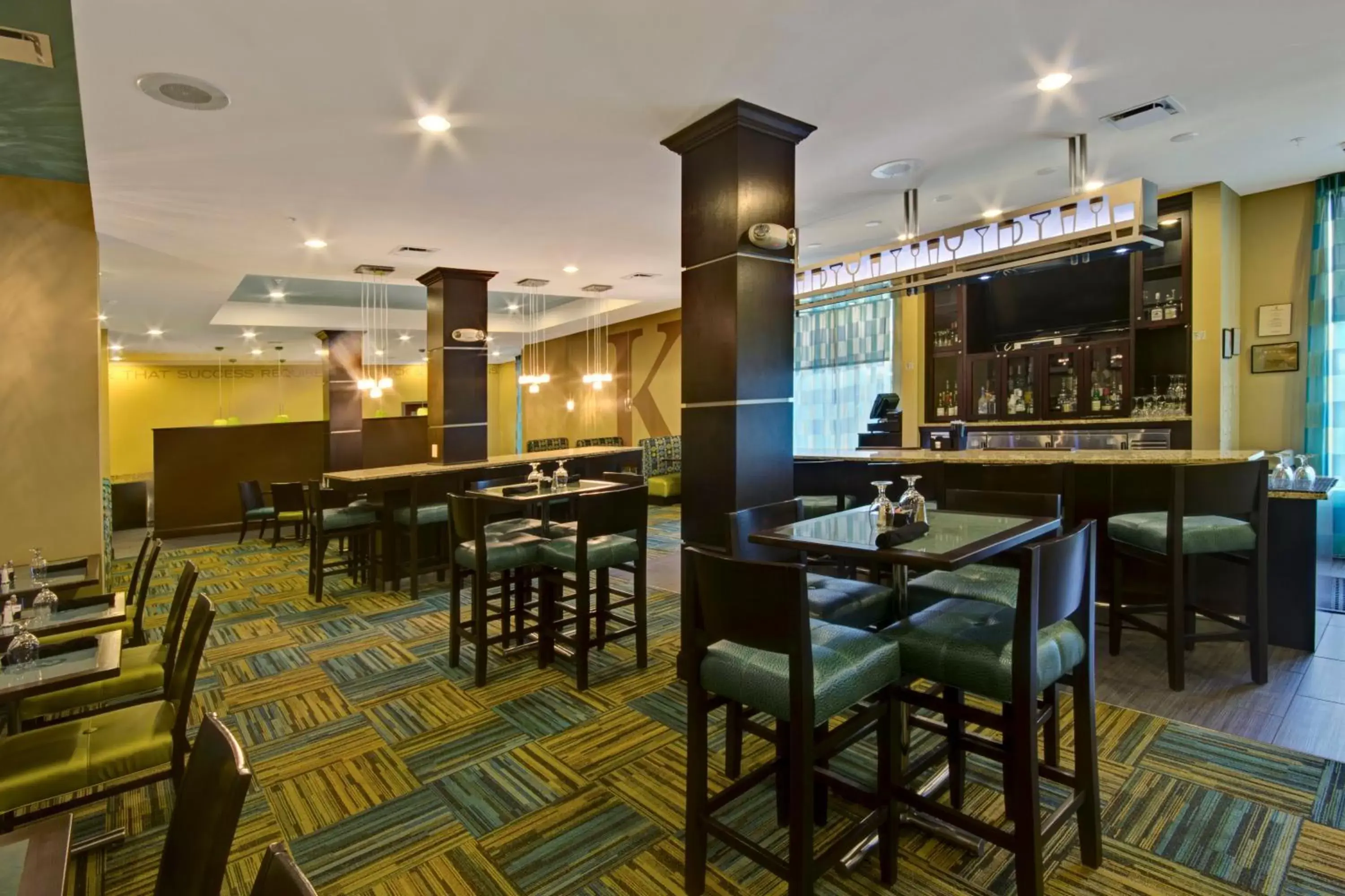 Lounge or bar, Restaurant/Places to Eat in Holiday Inn Christiansburg Blacksburg, an IHG Hotel
