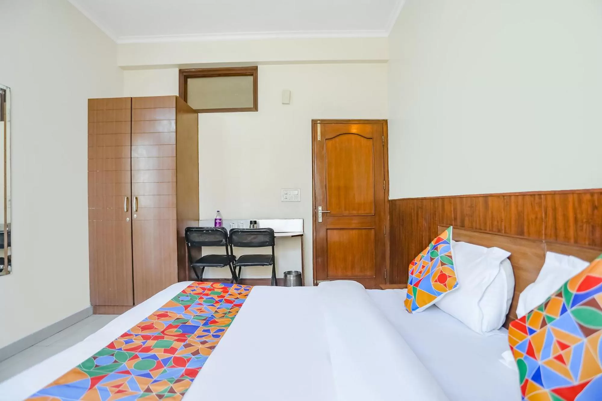 Bed in FabHotel Hexa Ghaziabad