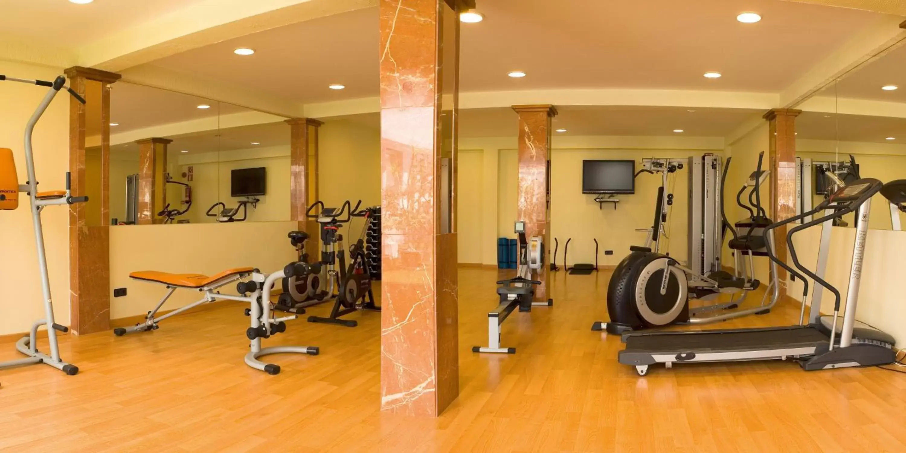 Fitness centre/facilities, Fitness Center/Facilities in Universal Hotel Marqués