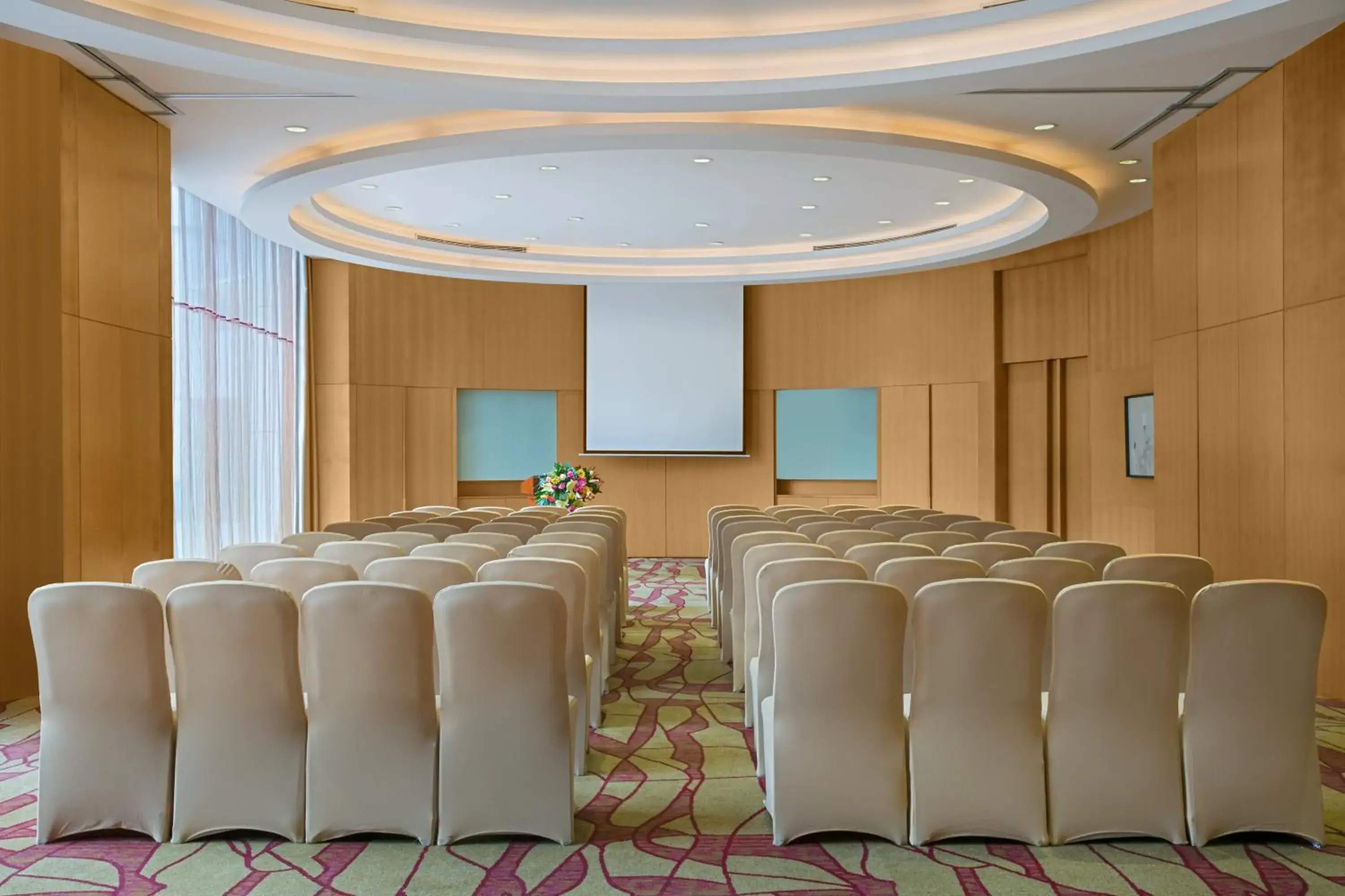 Meeting/conference room in Crowne Plaza Zhongshan Wing On City, an IHG Hotel