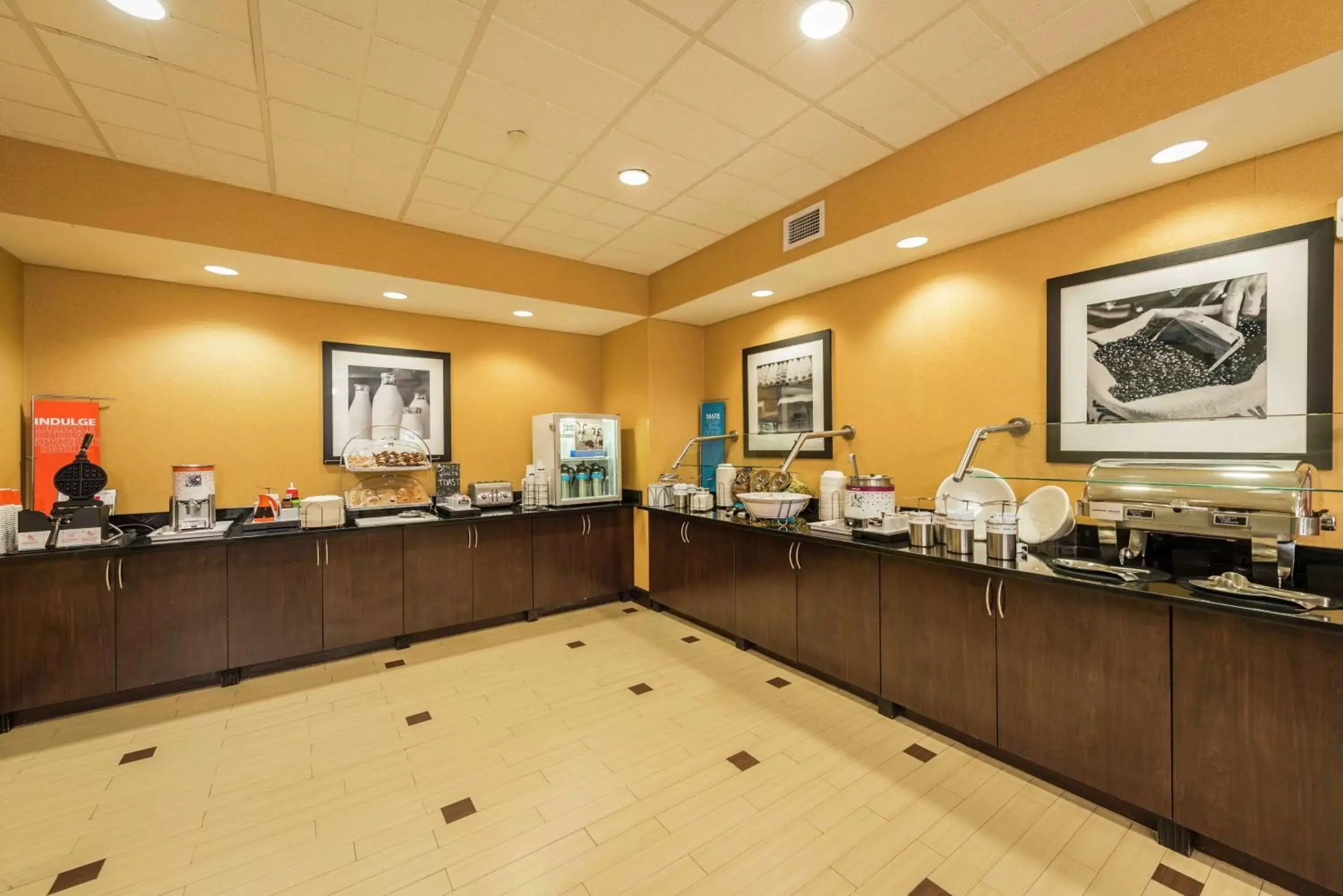 Breakfast, Restaurant/Places to Eat in Hampton Inn & Suites Jacksonville South - Bartram Park