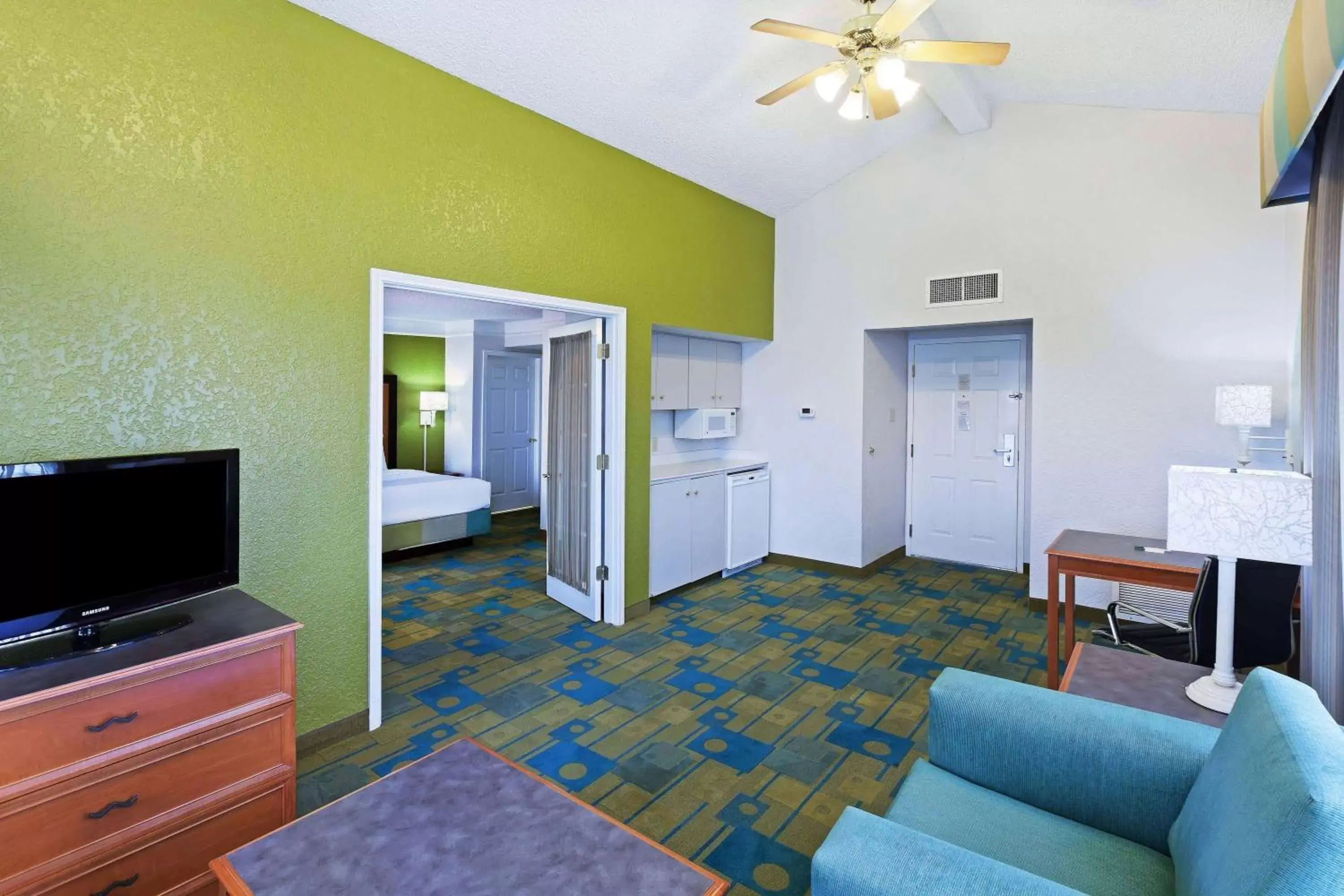 Photo of the whole room, TV/Entertainment Center in La Quinta Inn by Wyndham Amarillo West Medical Center