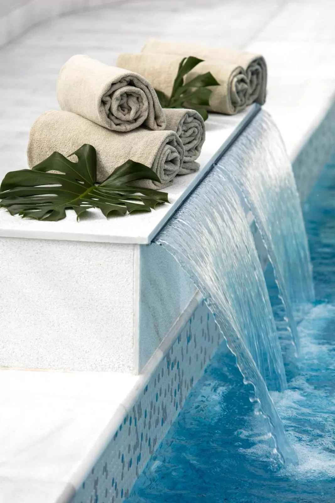 Swimming pool in Emperador