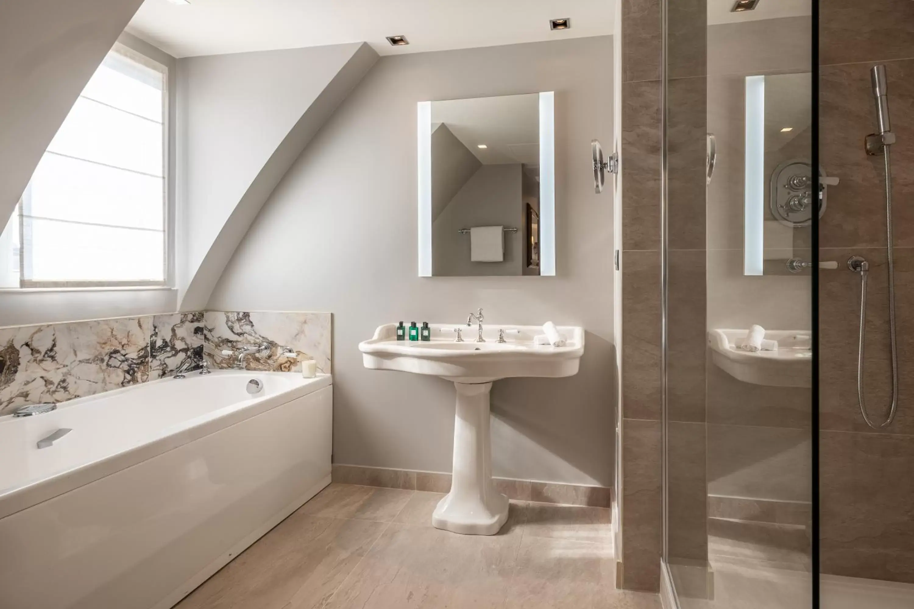 Bathroom in Hôtel Elysia by Inwood Hotels