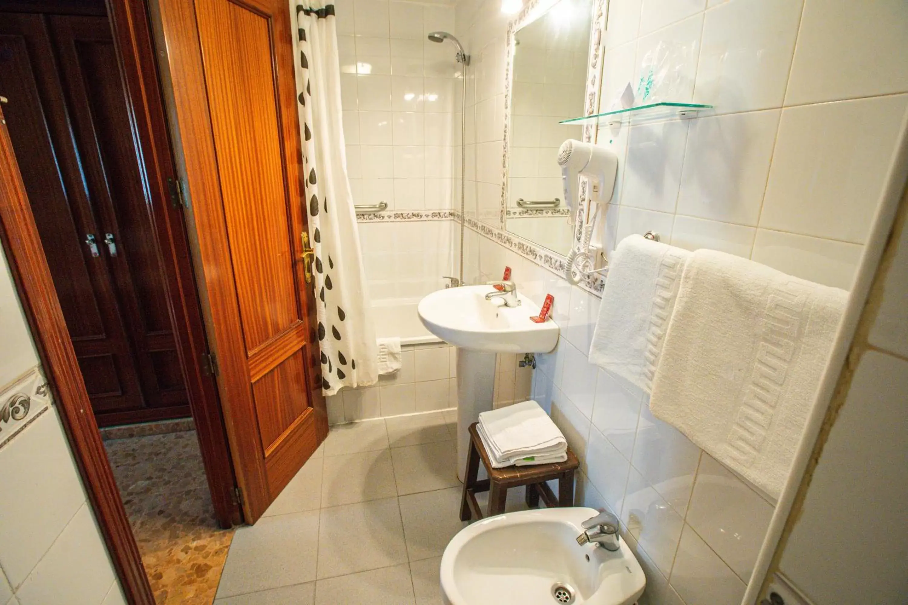 Bath, Bathroom in Hotel Arunda II