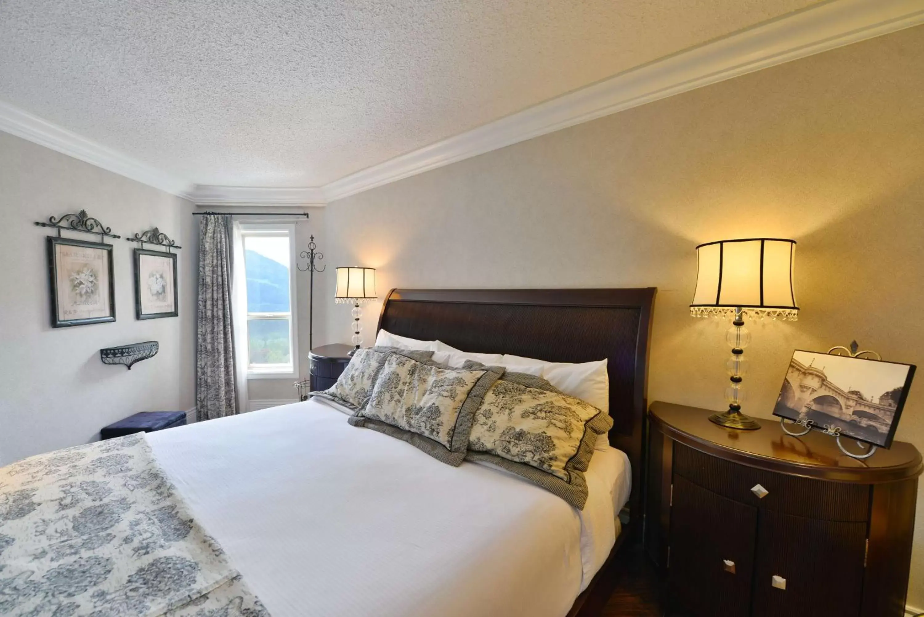 Photo of the whole room, Bed in Prestige Mountain Resort Rossland