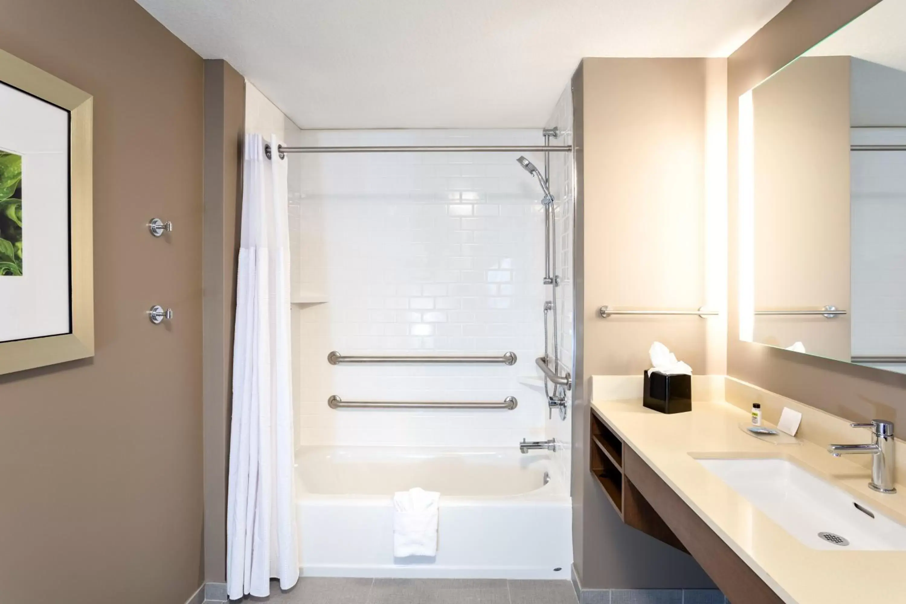 Bathroom in Staybridge Suites - Fort Lauderdale Airport - West, an IHG Hotel