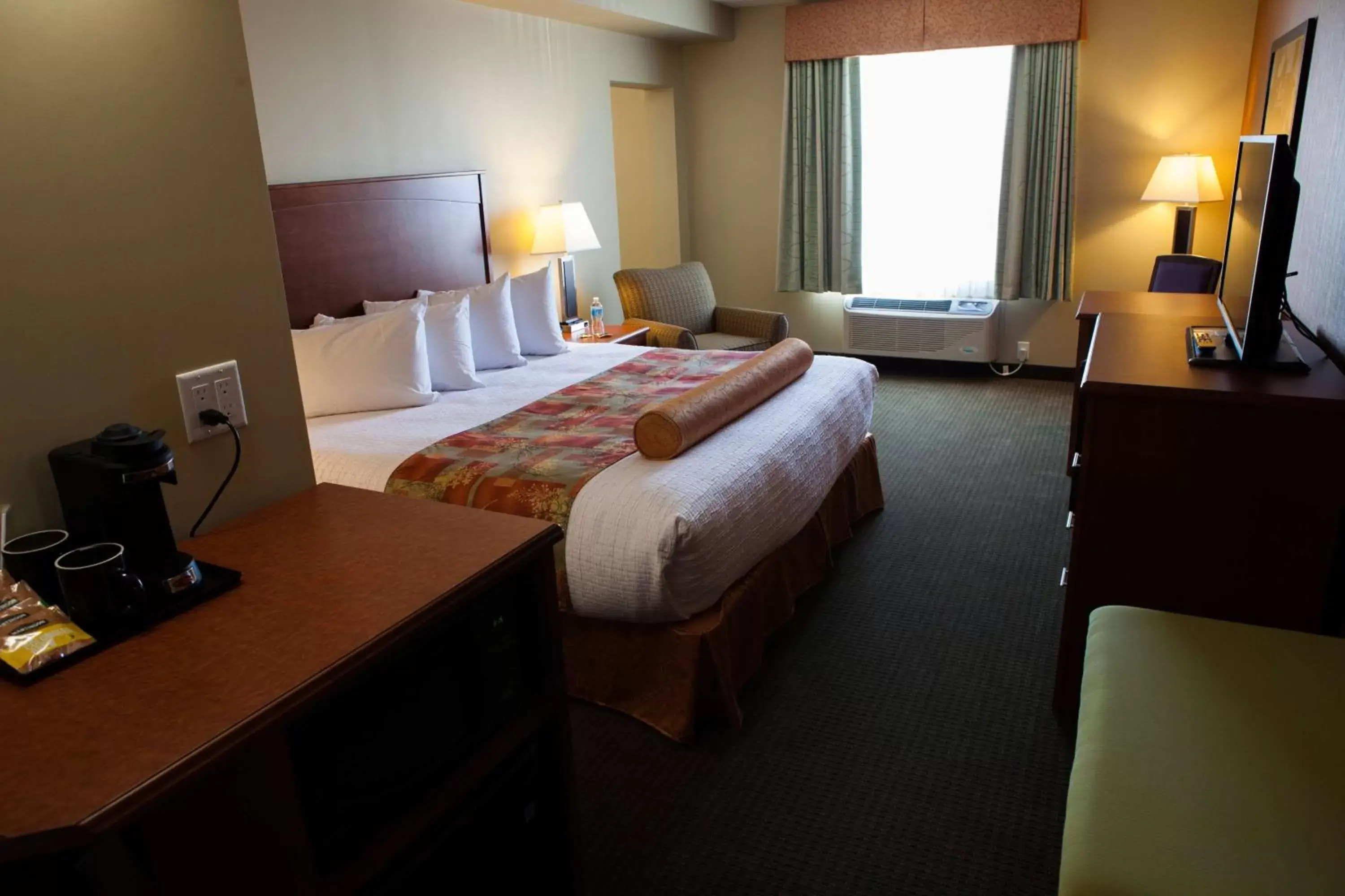 Photo of the whole room, Bed in Best Western Plus Service Inn & Suites