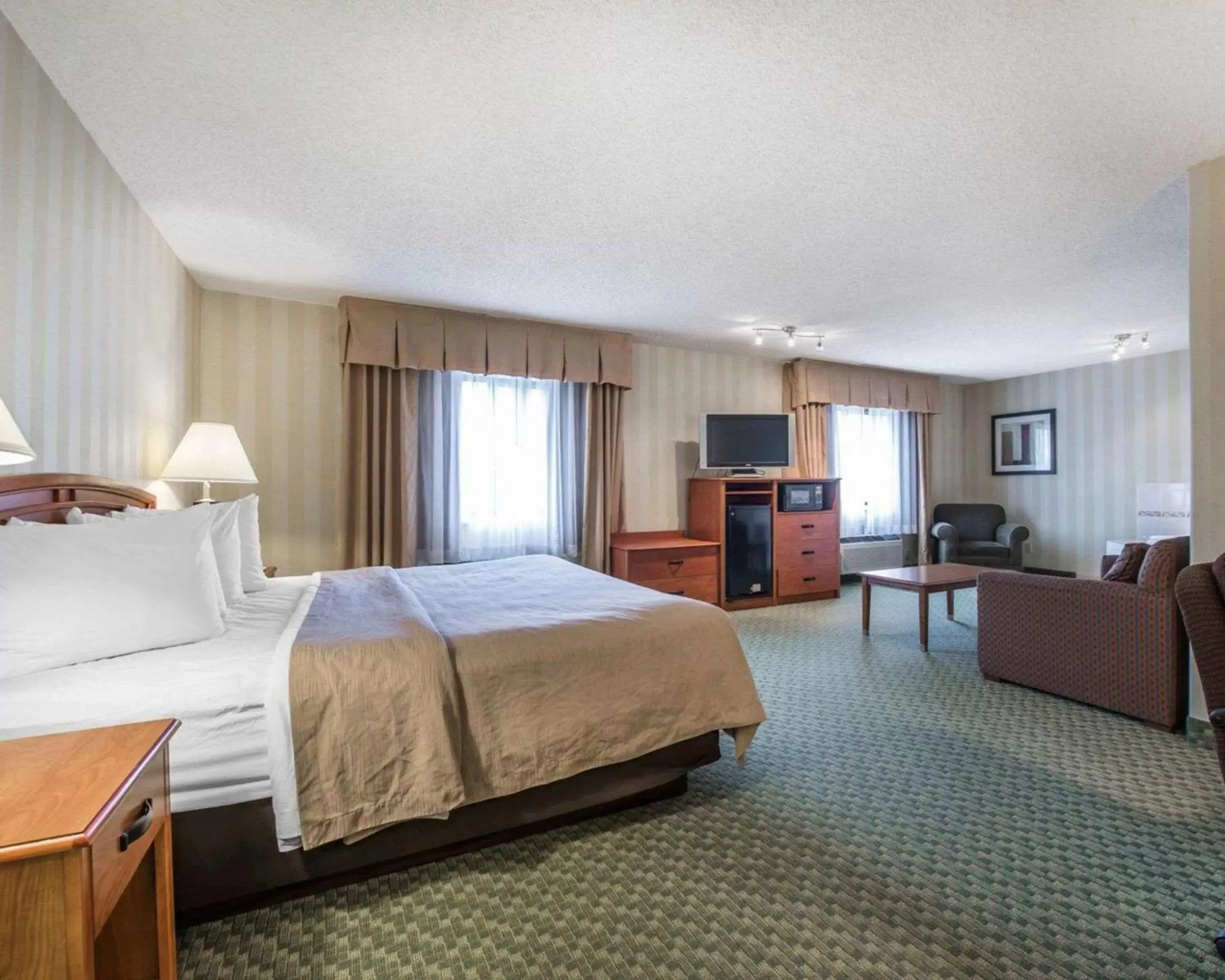 Photo of the whole room in Quality Inn Airport