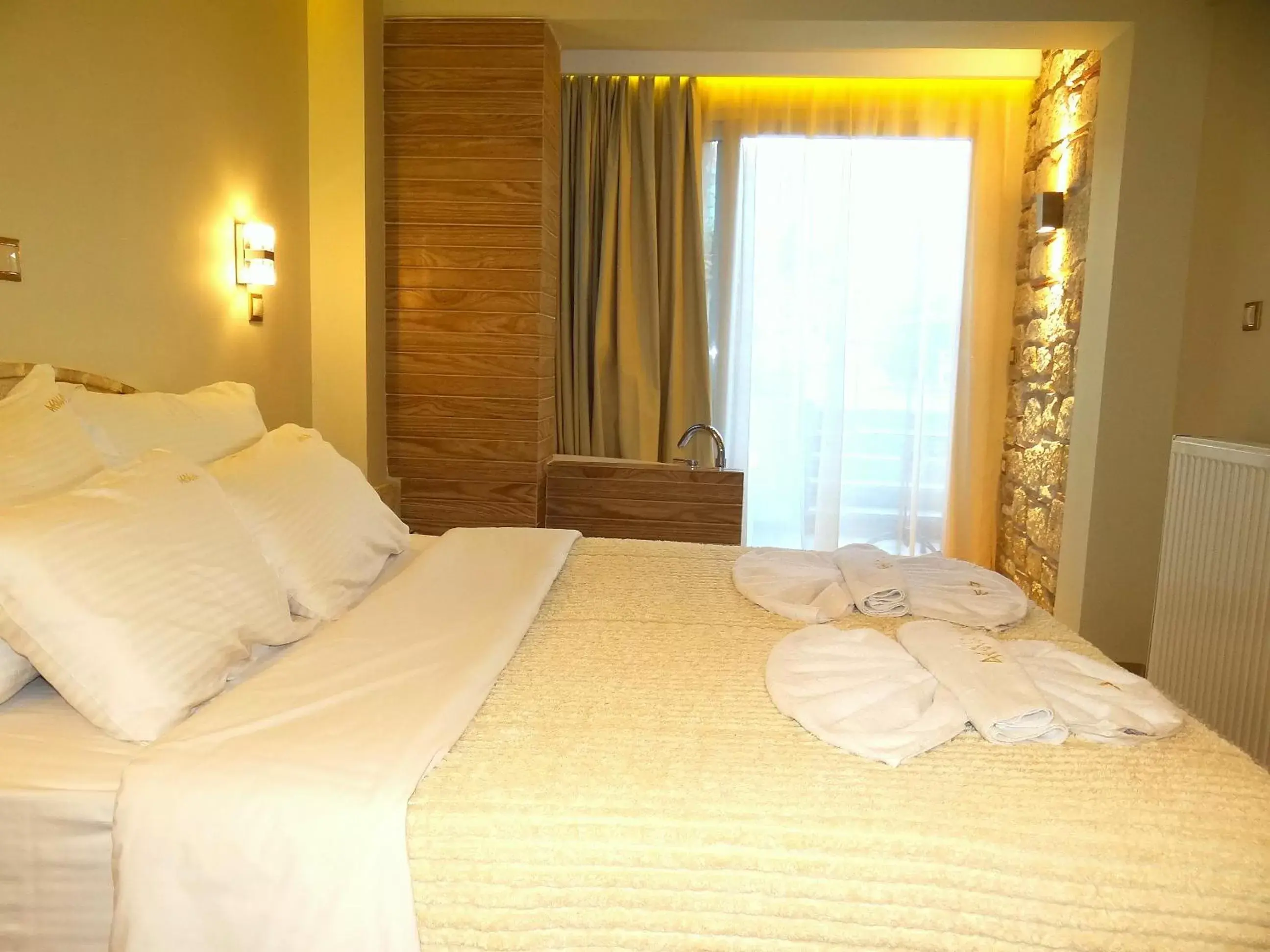 Bed in Hotel Aeollos