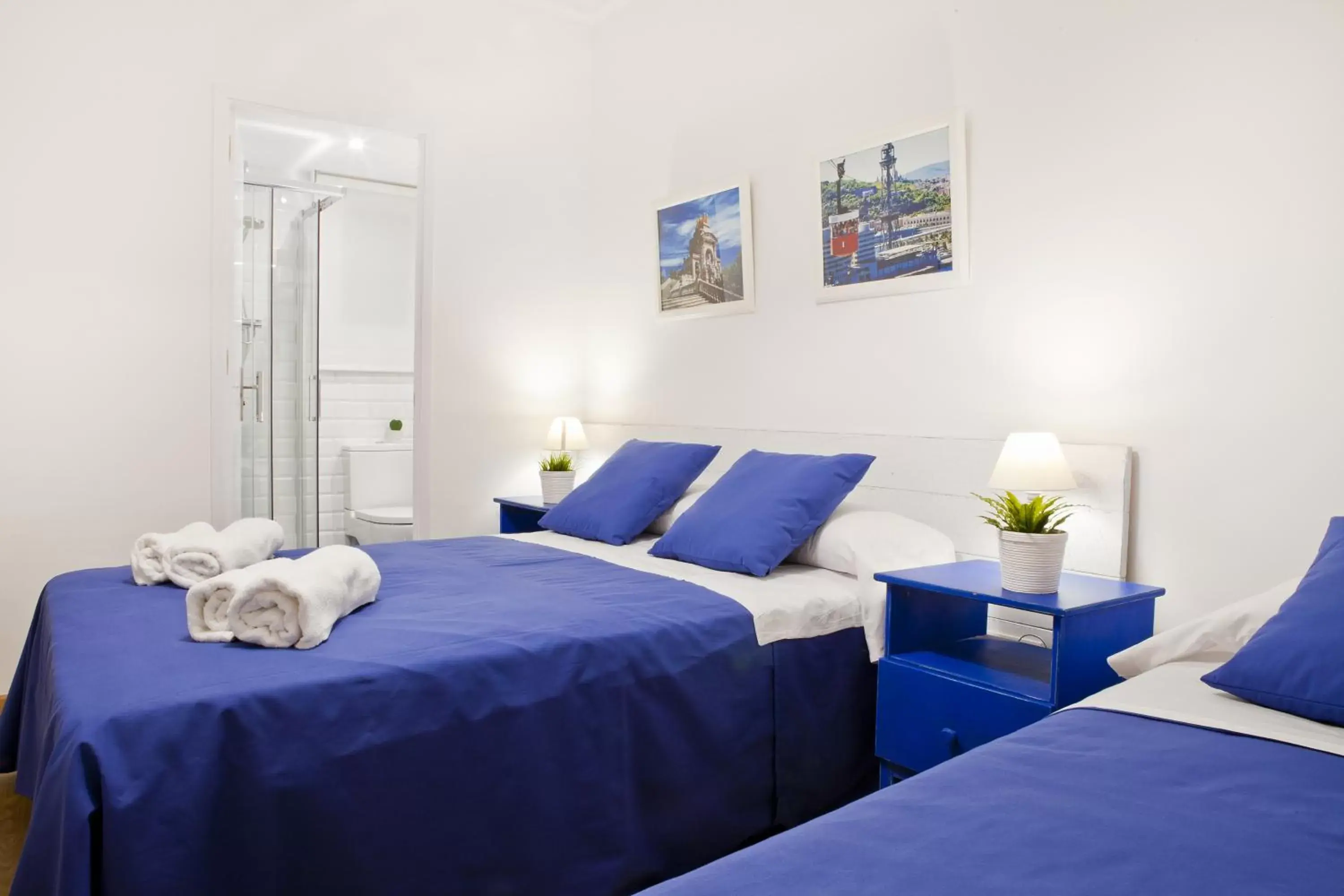 Photo of the whole room, Bed in Blue Barcelona