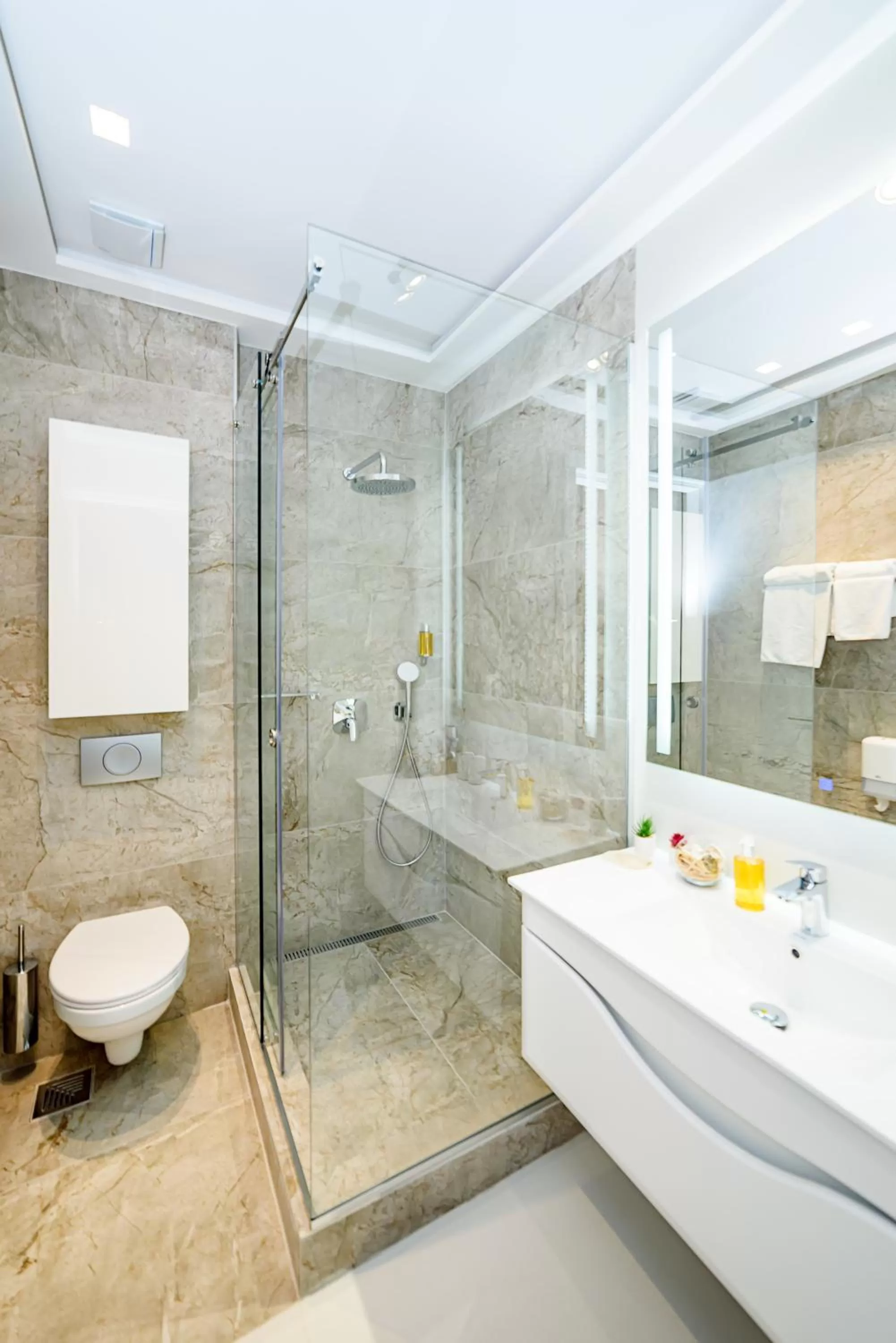 Bathroom in Belgrade Inn Garni Hotel