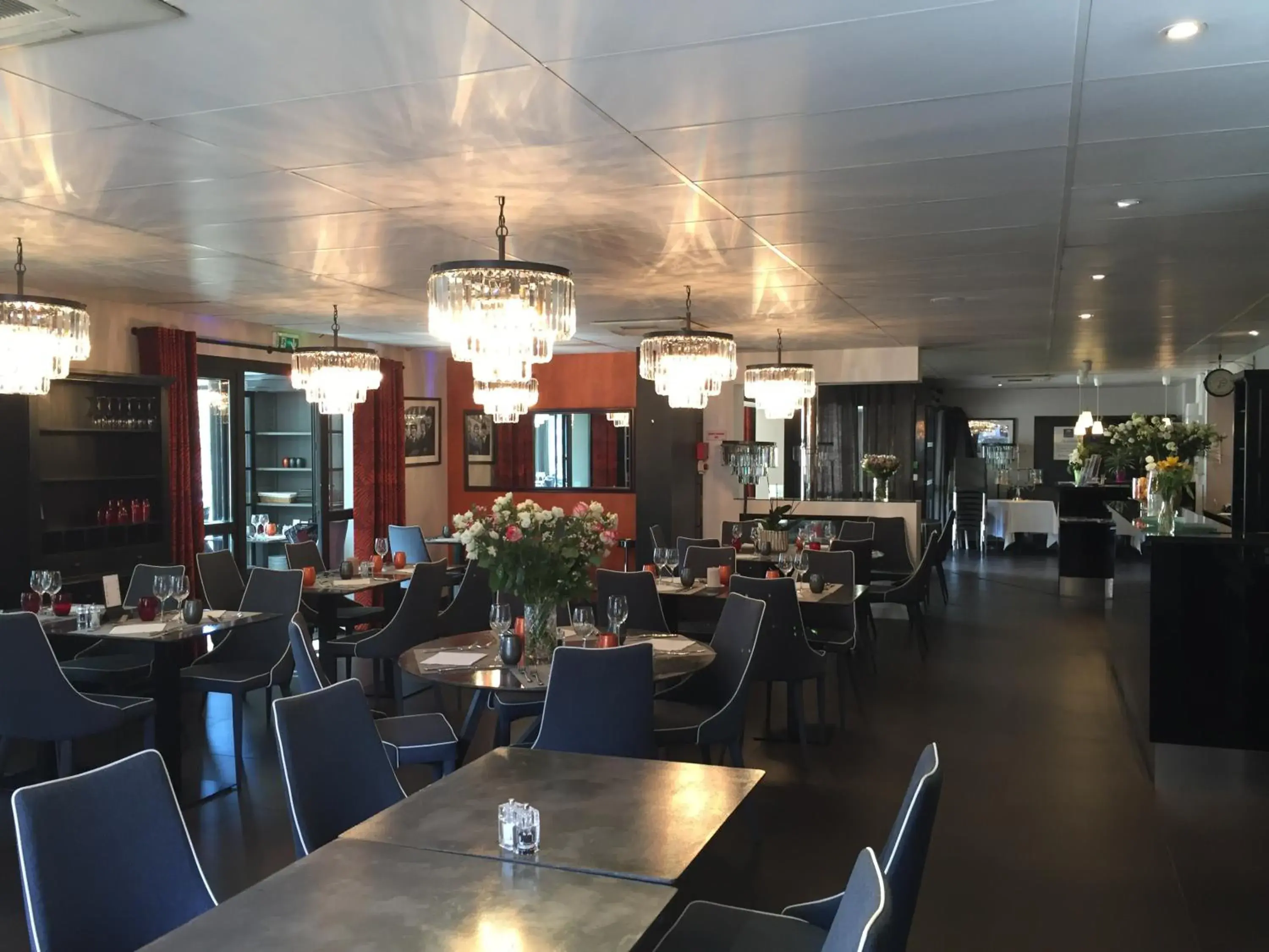 Restaurant/Places to Eat in Hotel Acadie Eragny ( ex Comfort Hotel)