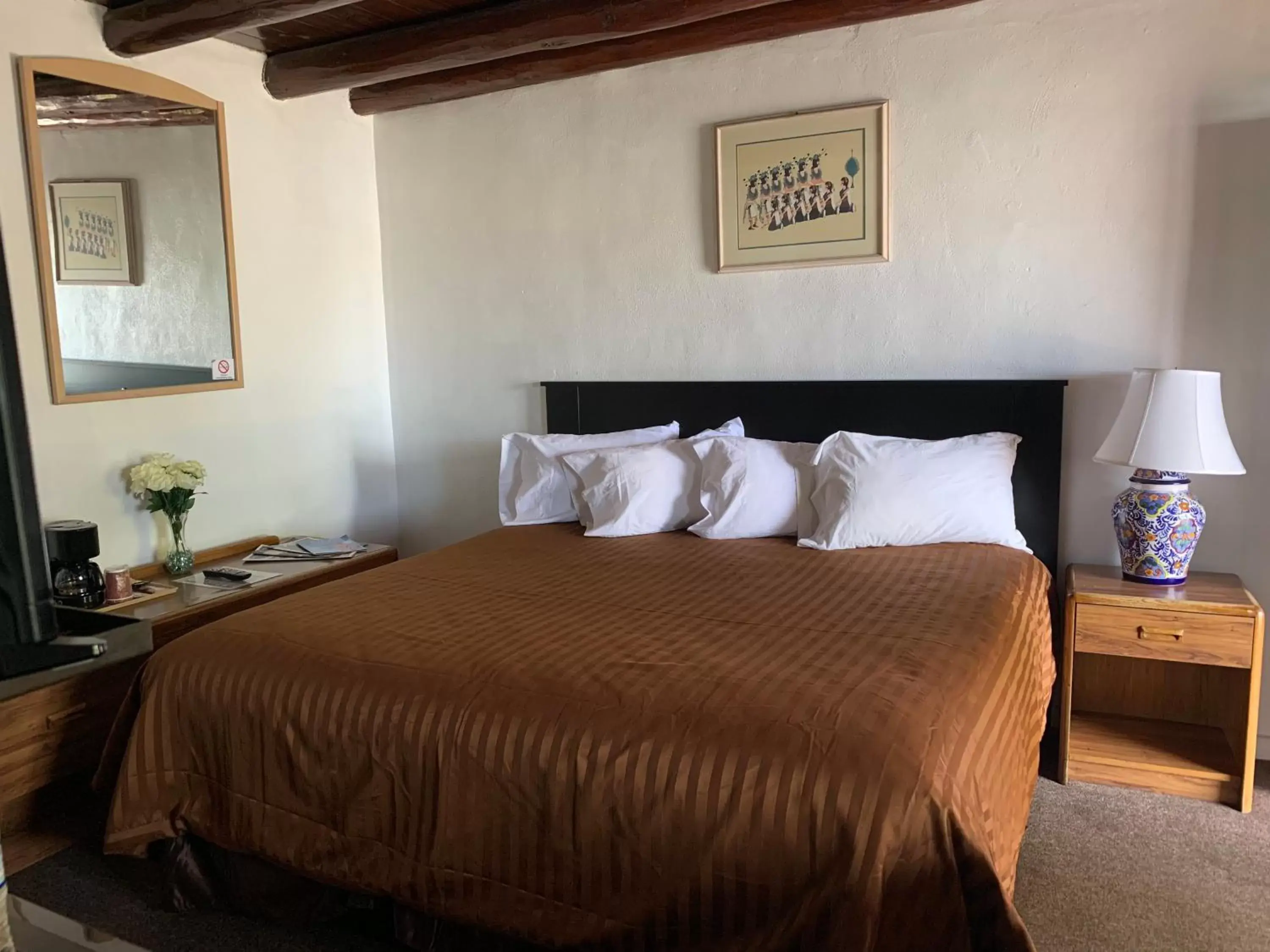 King Room 1 King bed - Non Smoking in Cottonwood Court Motel King Room 1 King bed - Non Smoking in Cottonwood Court Motel