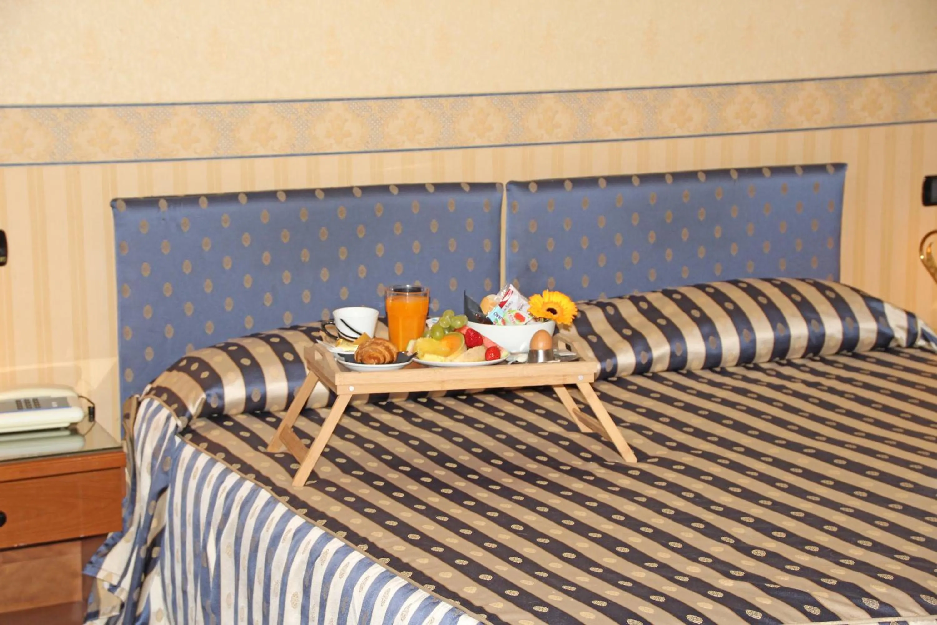 Bedroom, Bed in Albergo Ristorante Leon d'Oro