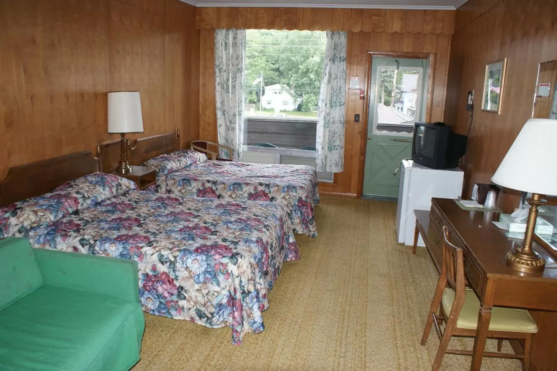 Day, Bed in Northern Peaks Motor Inn