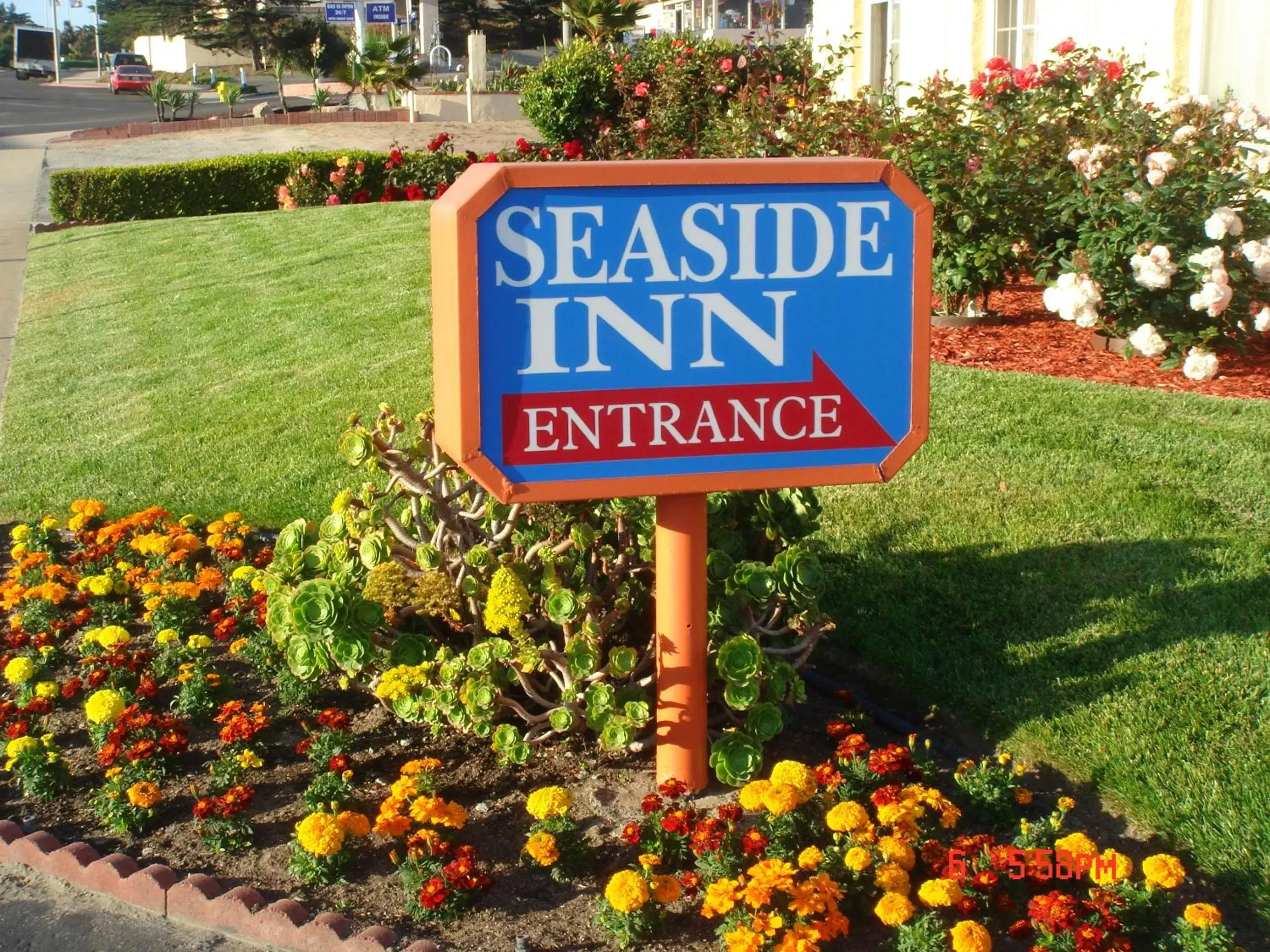 Facade/entrance in Seaside Inn Monterey