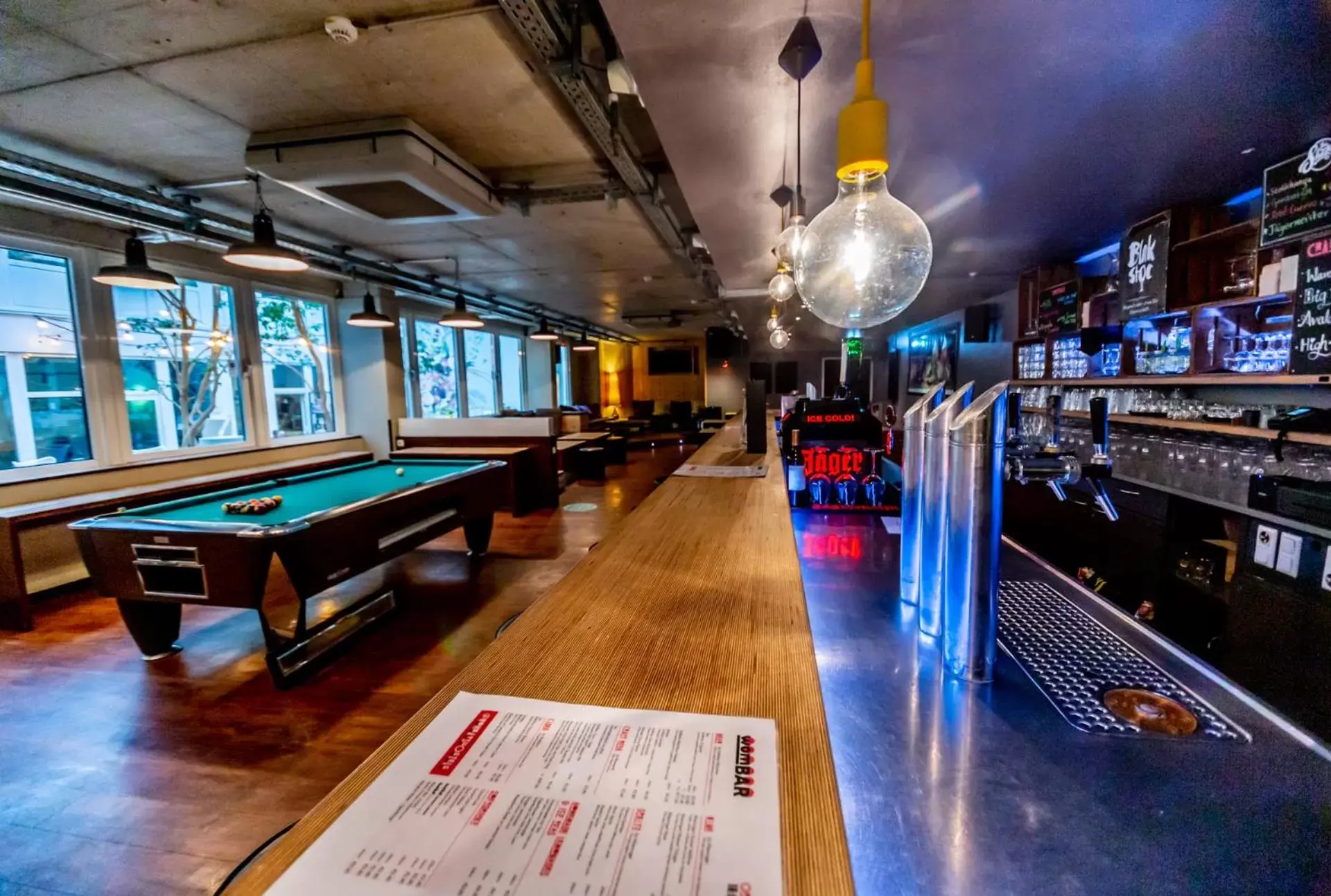 Lounge or bar, Billiards in Wombat's City Hostel Munich Hauptbahnhof