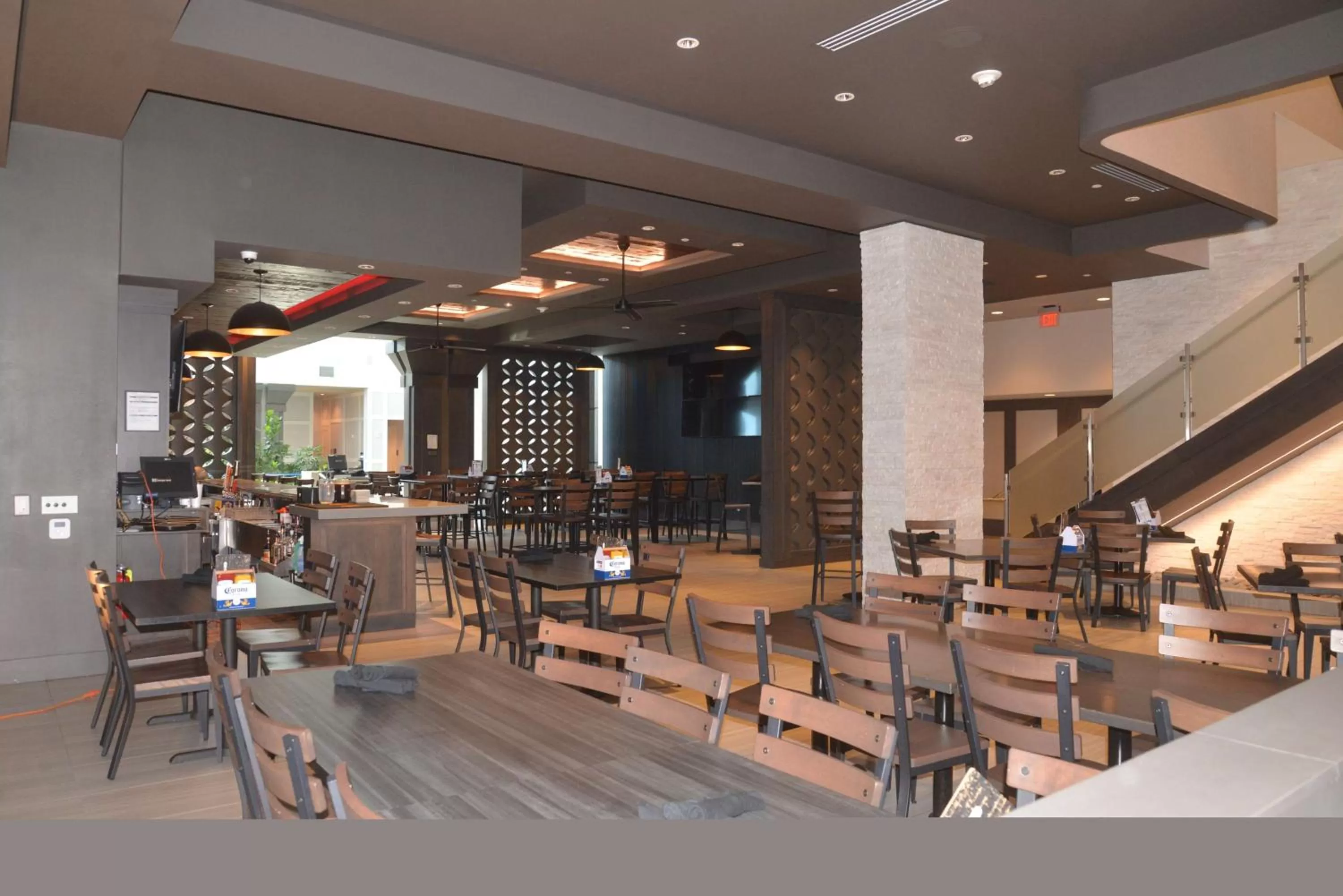 Restaurant/places to eat in Embassy Suites by Hilton Kansas City Olathe