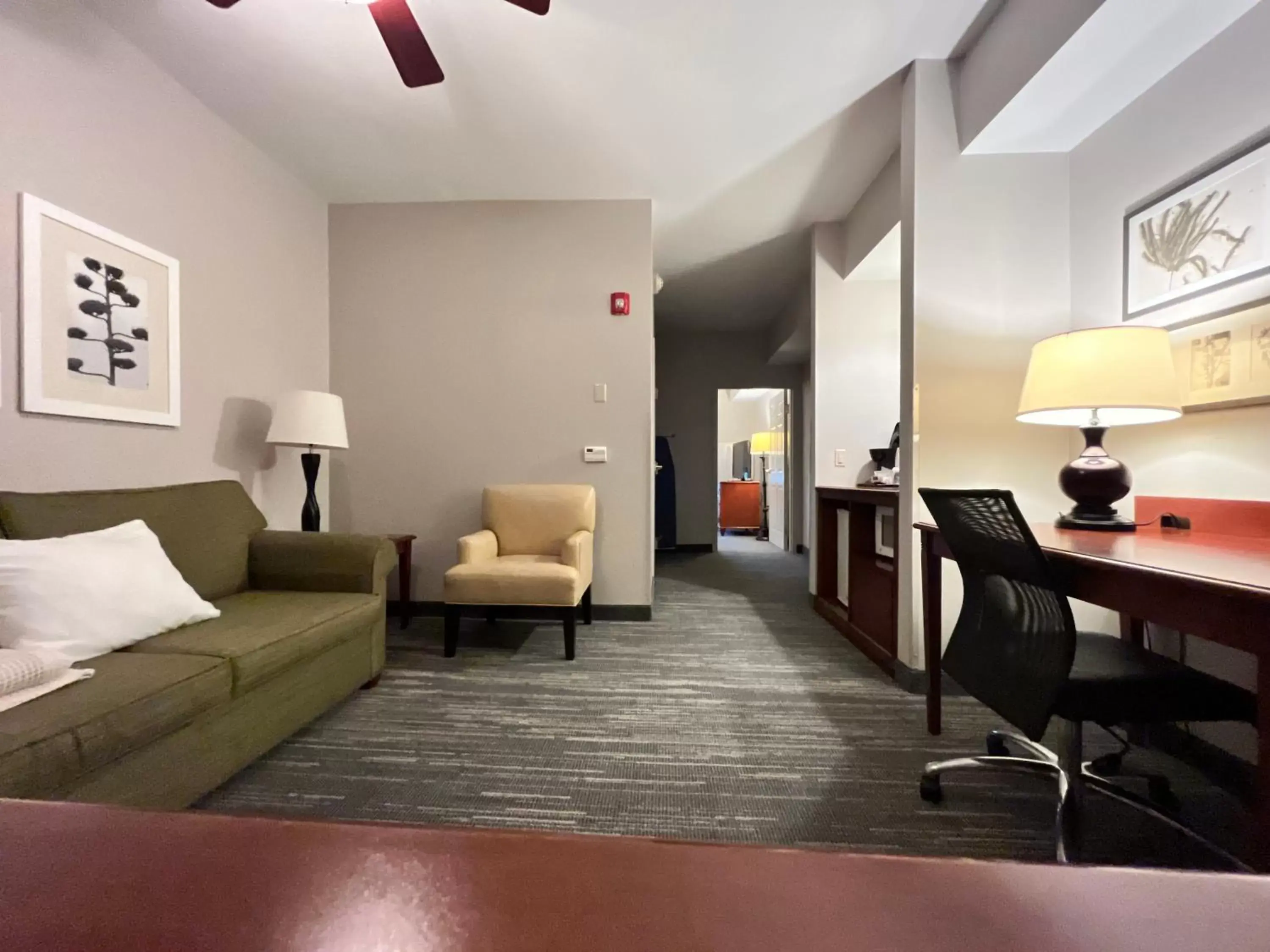 Seating Area in Country Inn & Suites by Radisson, Harrisburg - Hershey-West, PA