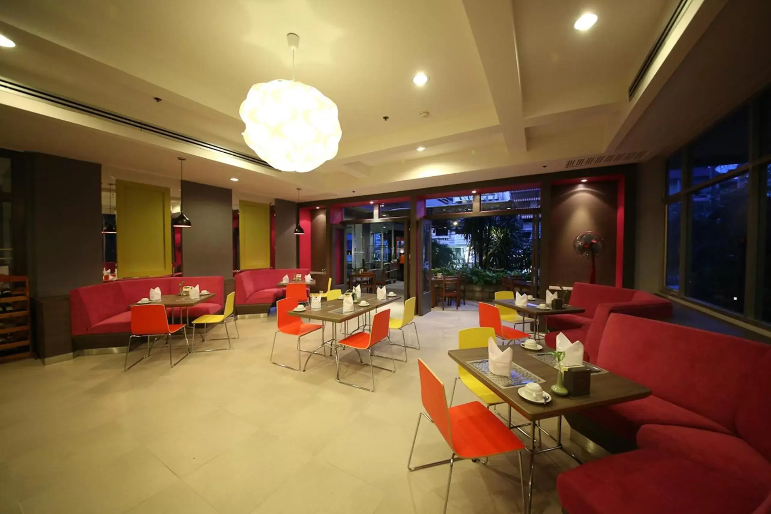 Restaurant/Places to Eat in Sunshine Vista Hotel - SHA Plus