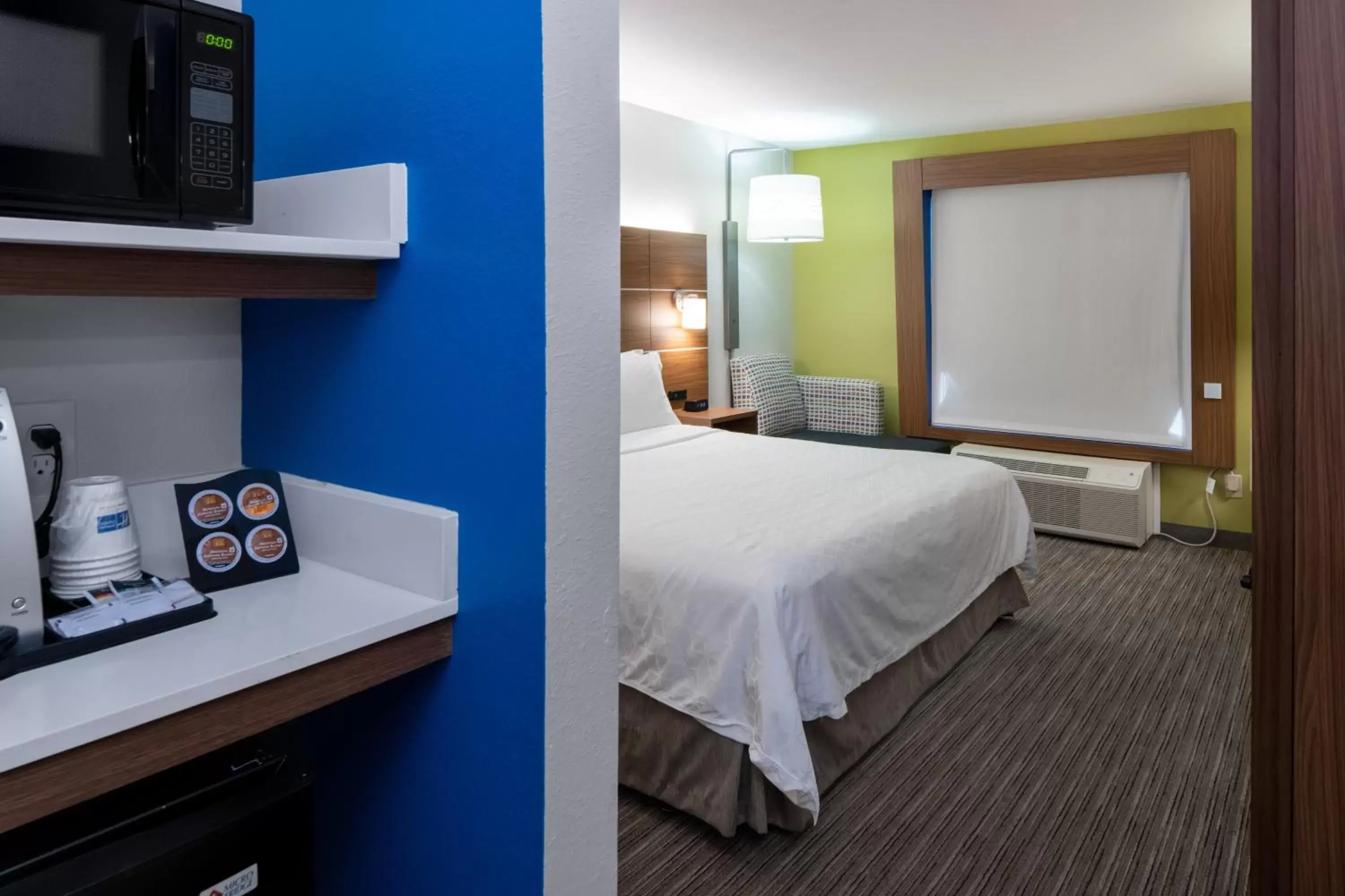 Photo of the whole room, Bed in Holiday Inn Express Arlington Interstate 20 Parks Mall, an IHG Hotel