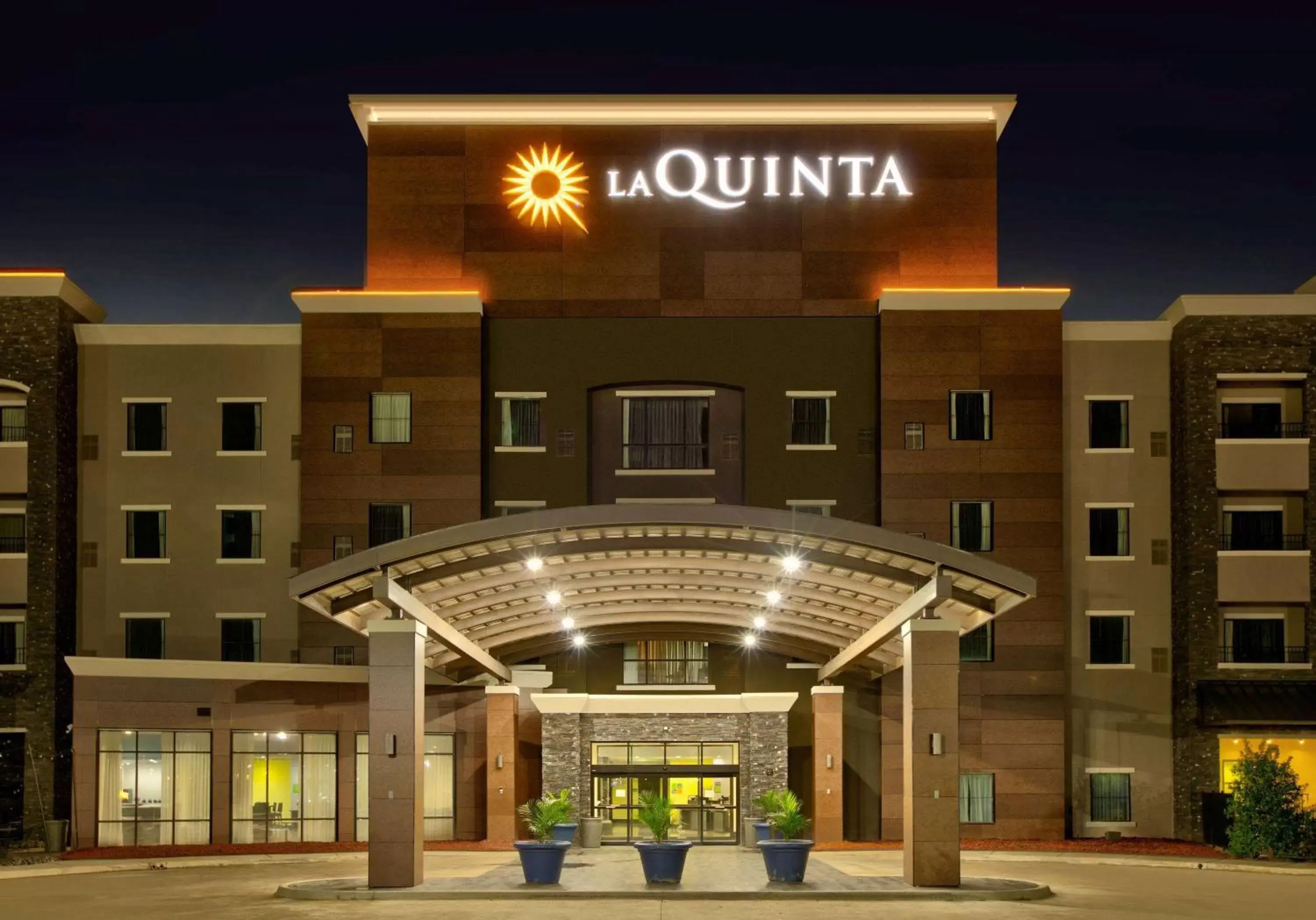 Property Building in La Quinta Inn & Suites by Wyndham Lubbock Southwest
