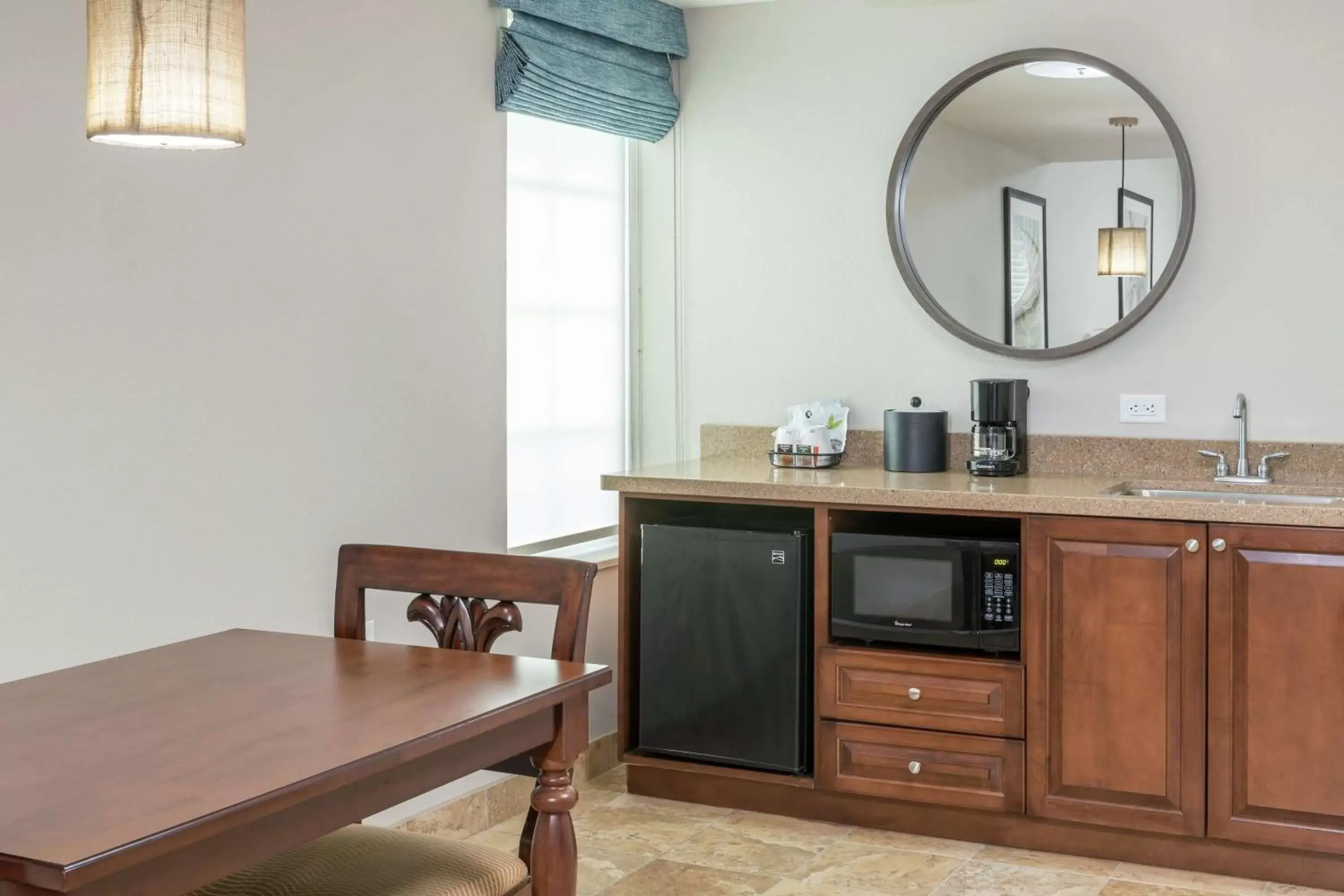 Kitchen or kitchenette, Kitchen/Kitchenette in Hampton Inn New Smyrna Beach