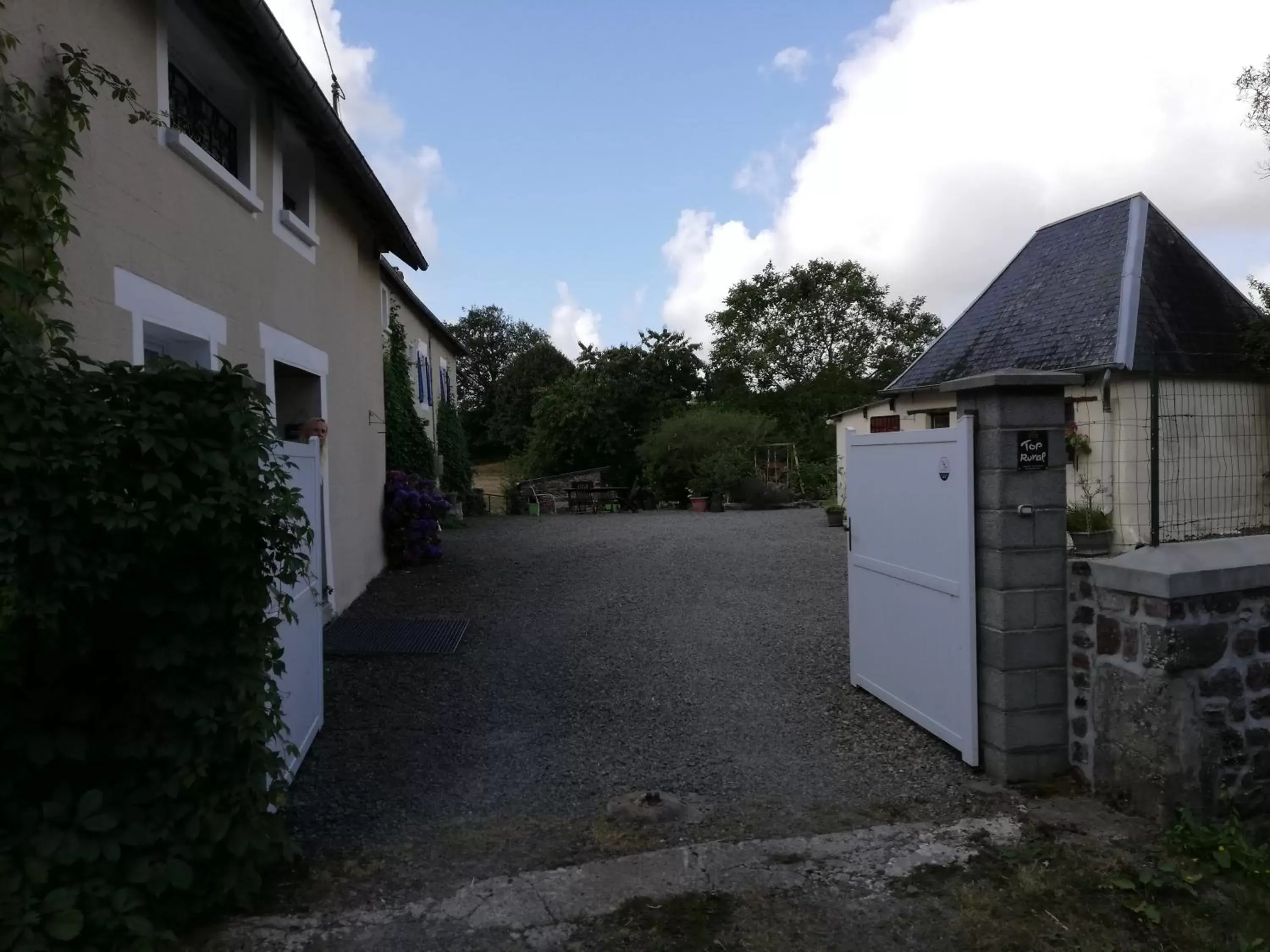 Facade/entrance, Property Building in La Parisière