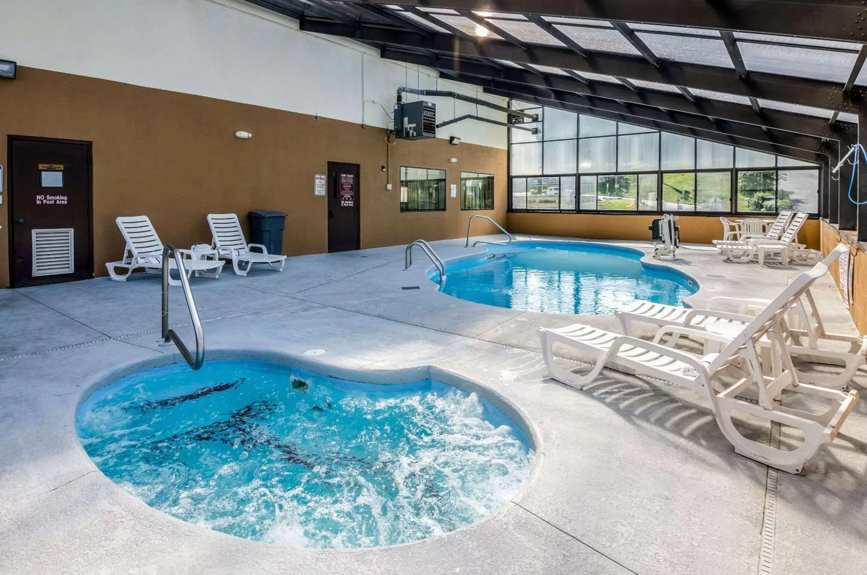 On site, Swimming Pool in Quality Inn & Suites Wytheville