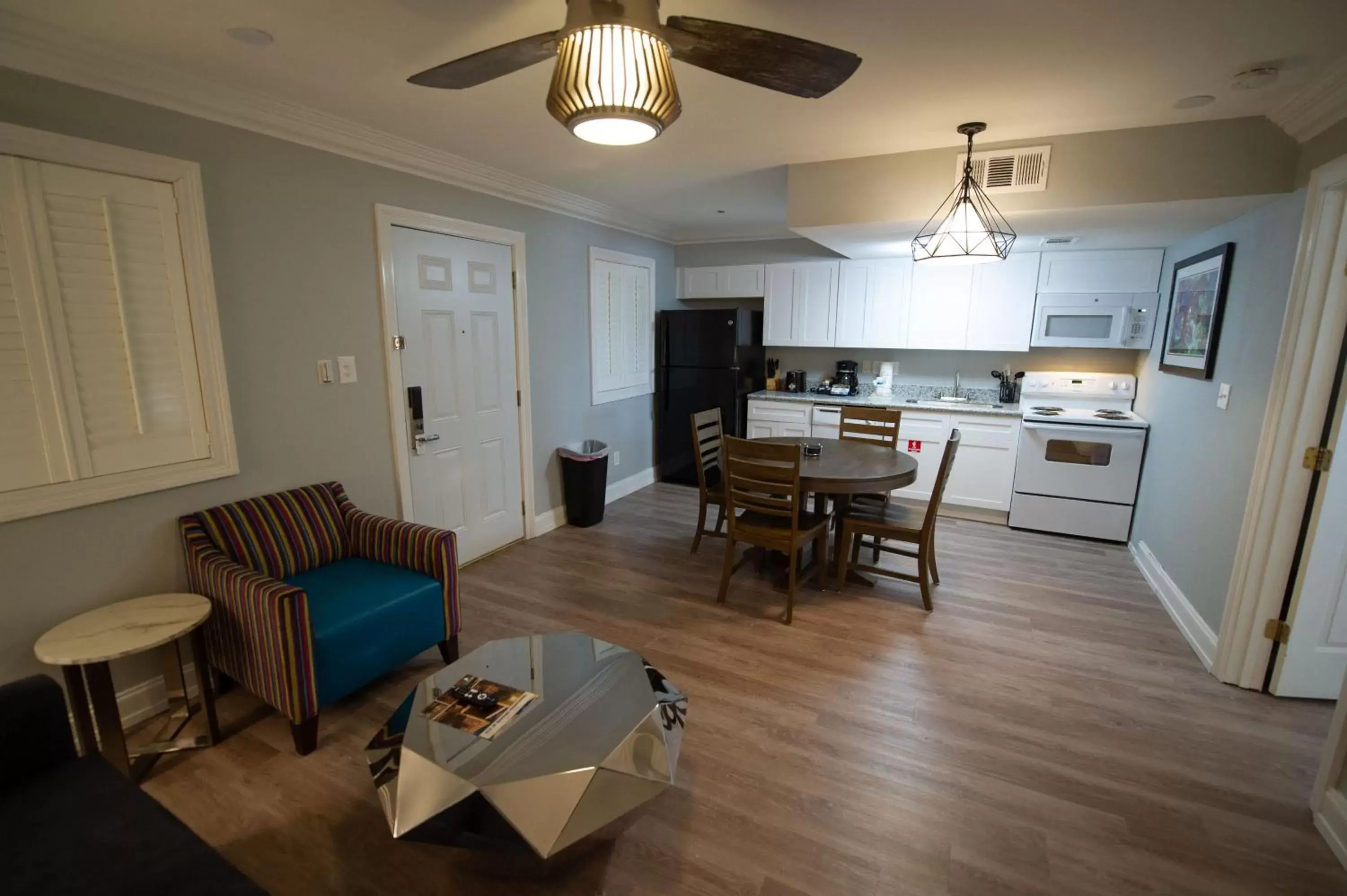 Kitchen or kitchenette, Dining Area in Frenchmen Orleans at 519, Ascend Hotel Collection