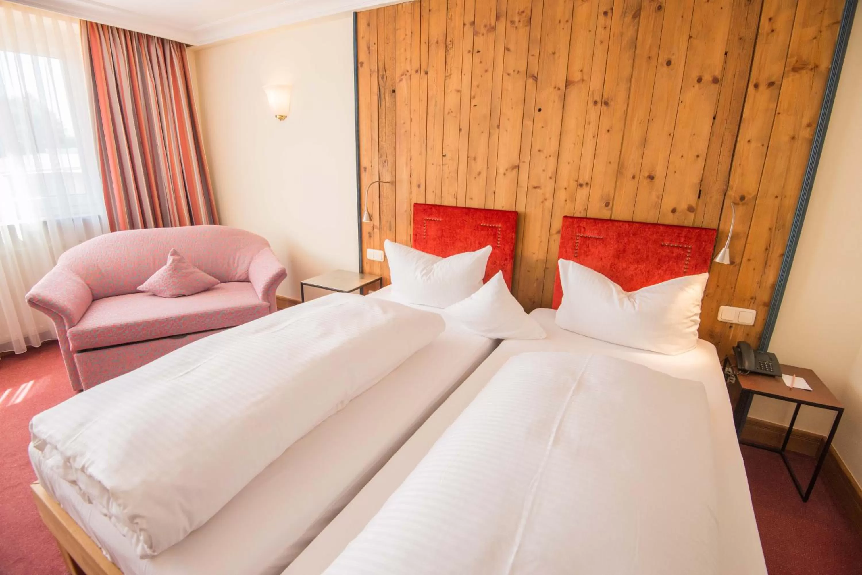 Photo of the whole room, Bed in Ringhotel Alpenhof - Patchworkhotel