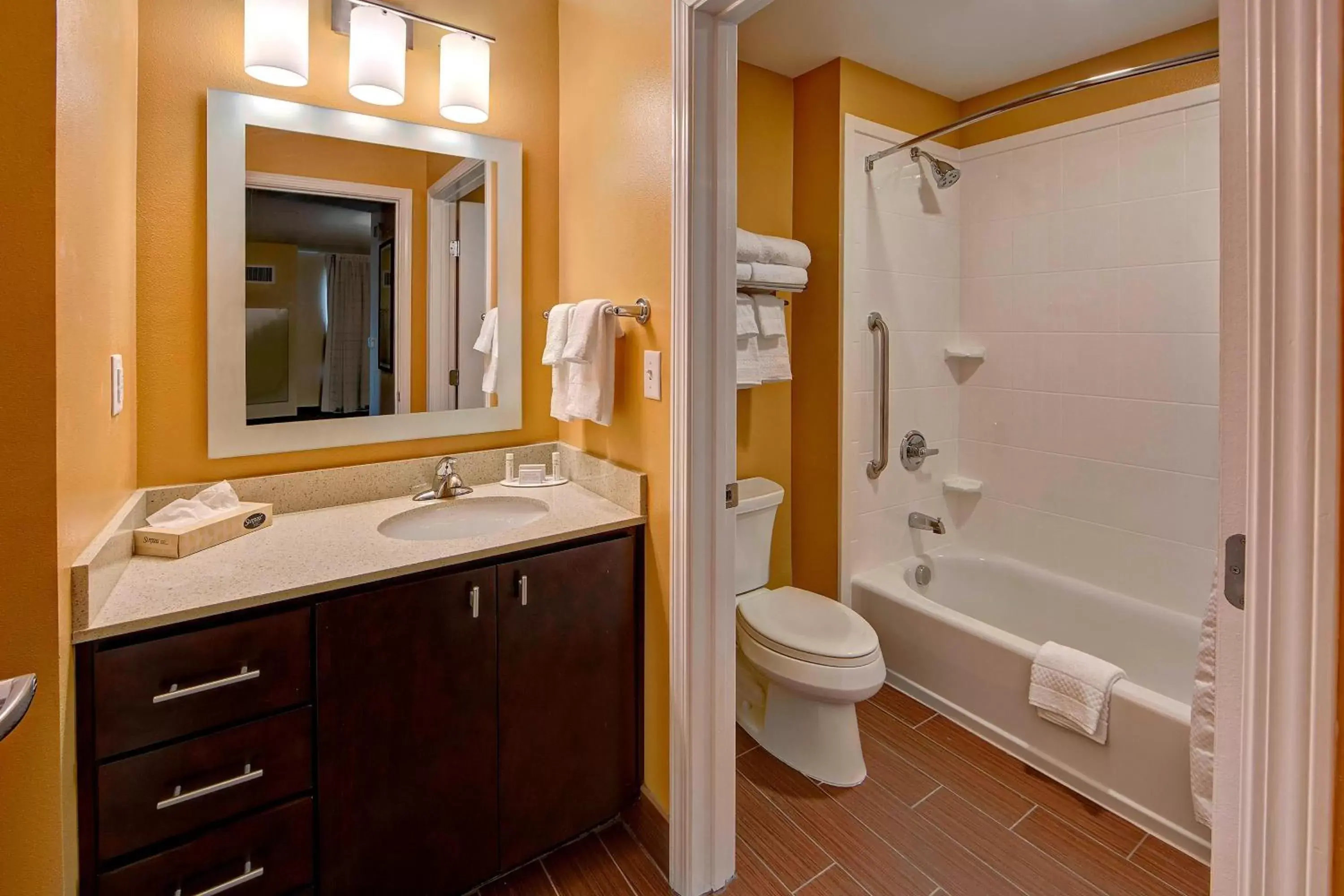 Bathroom in TownePlace Suites by Marriott Hattiesburg