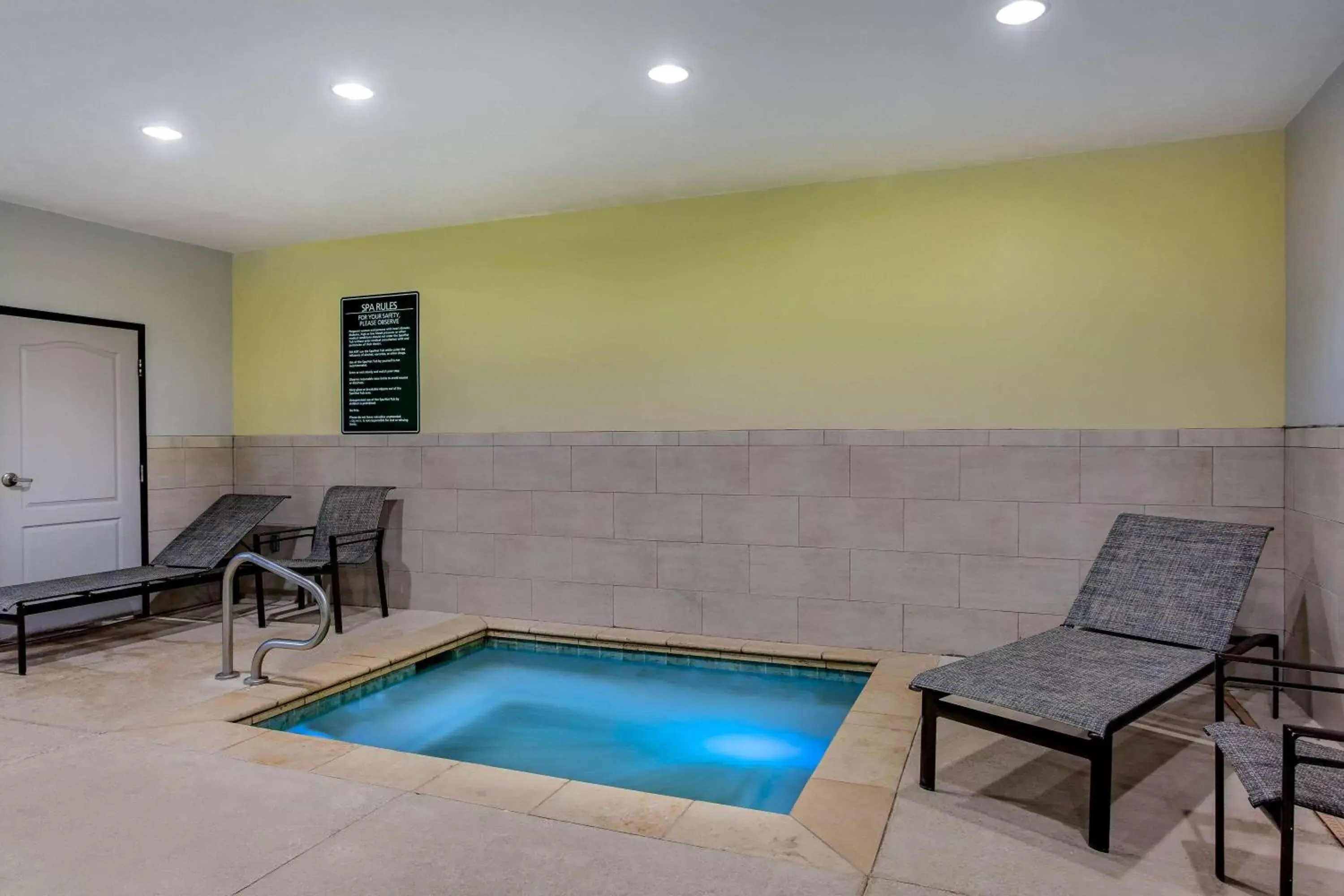Hot Tub, Swimming Pool in La Quinta by Wyndham Andrews