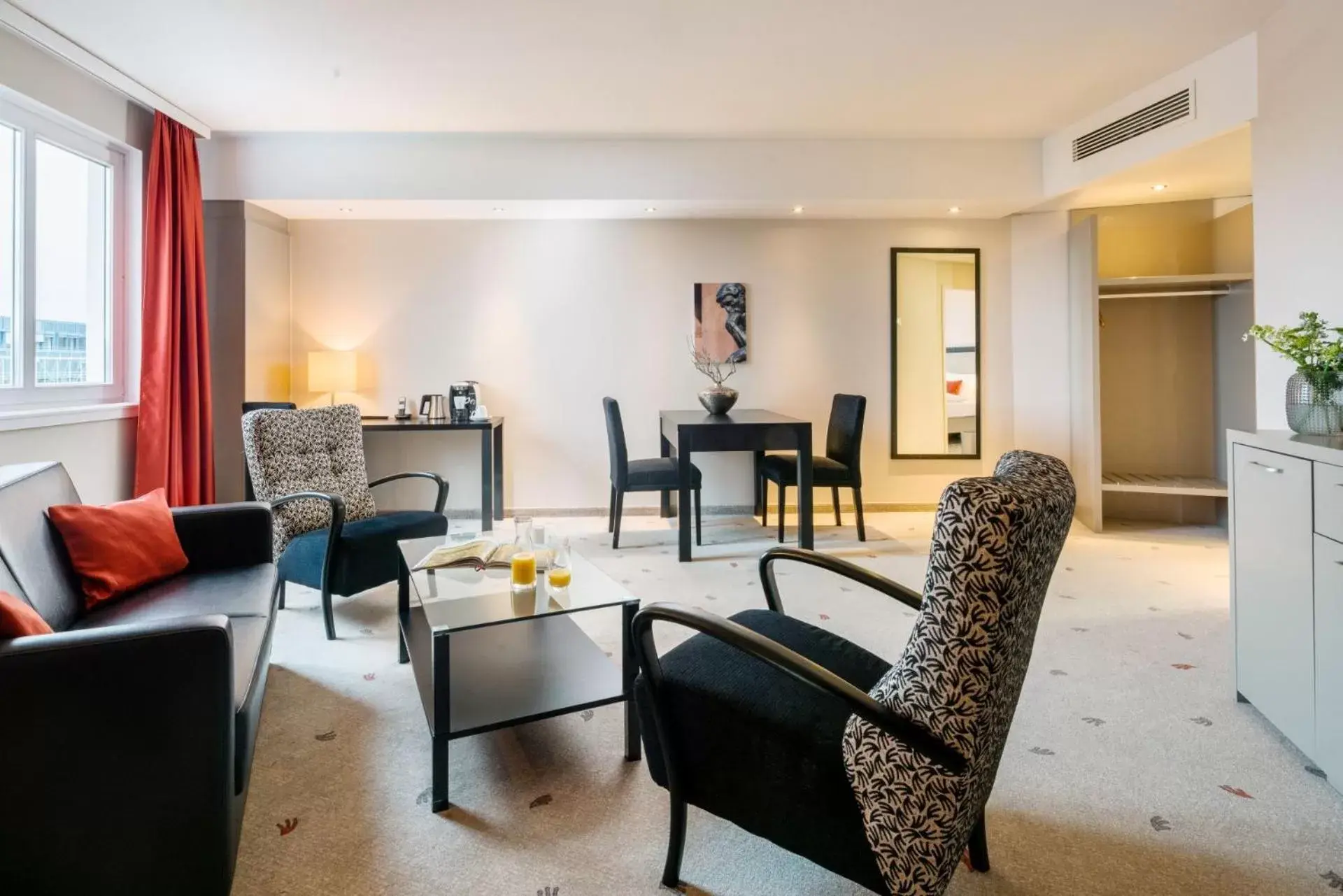 Living room, Seating Area in Hotel Bielefelder Hof