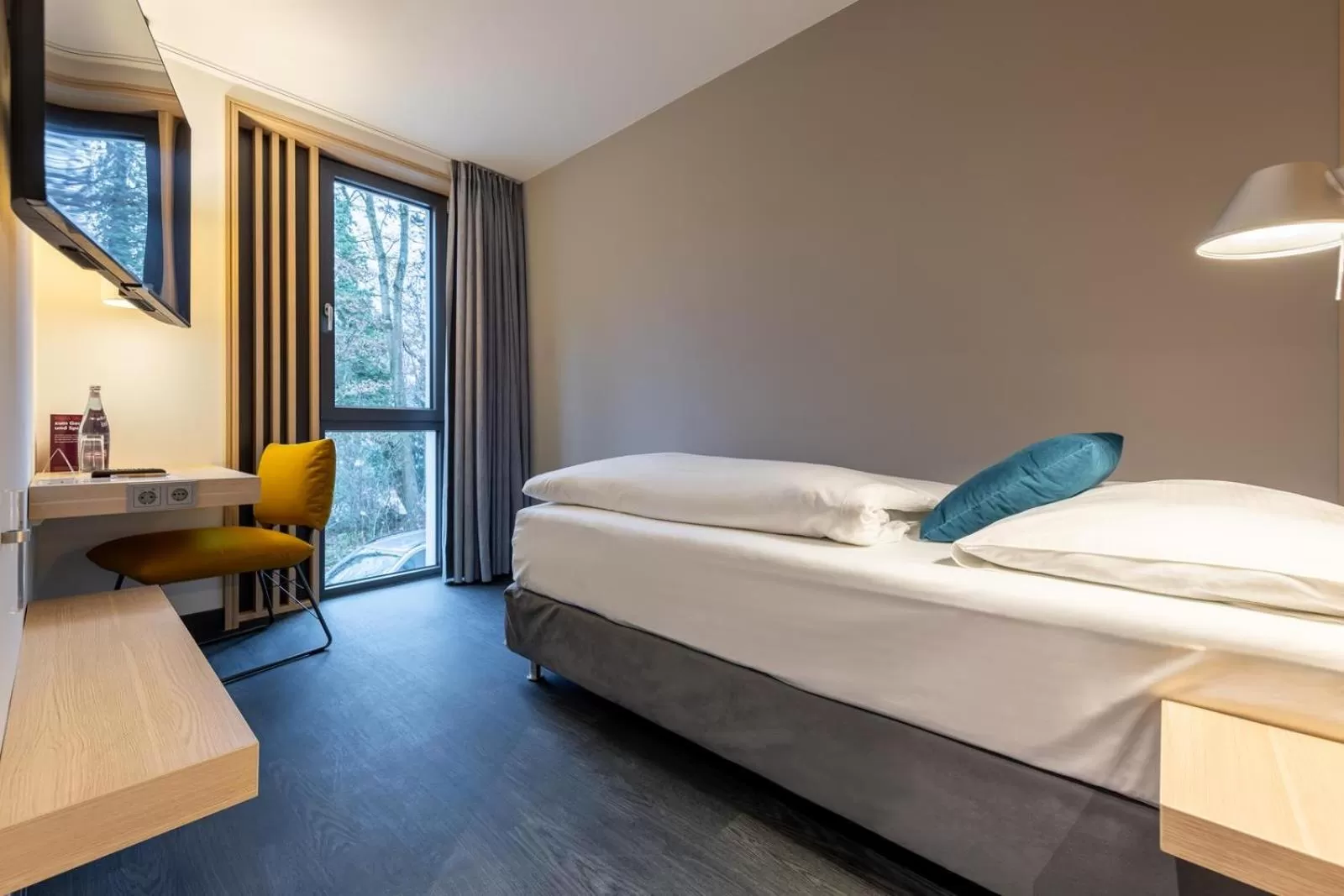 Photo of the whole room, Bed in Serways Hotel Hösel