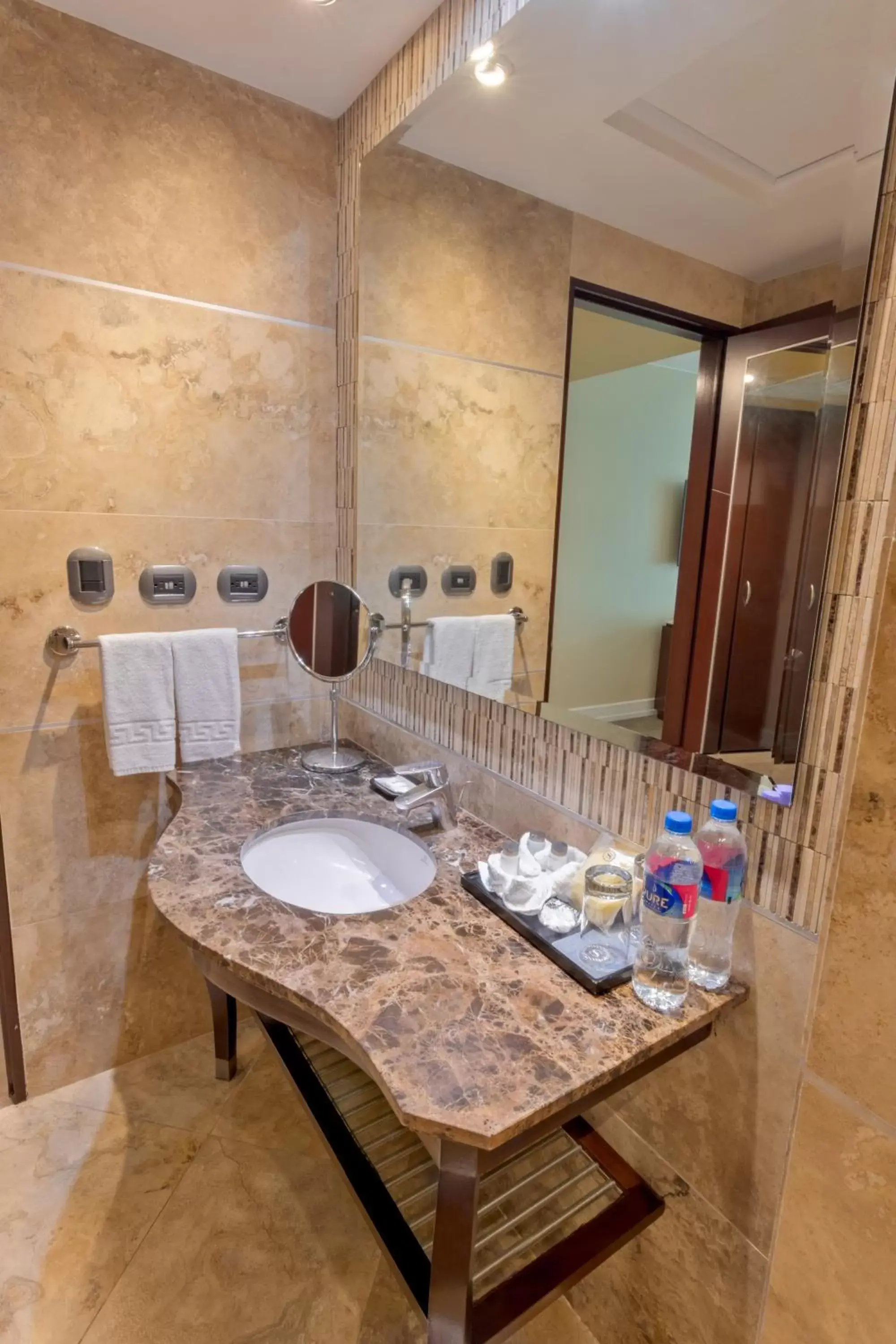 Shower, Bathroom in Sheraton Guayaquil