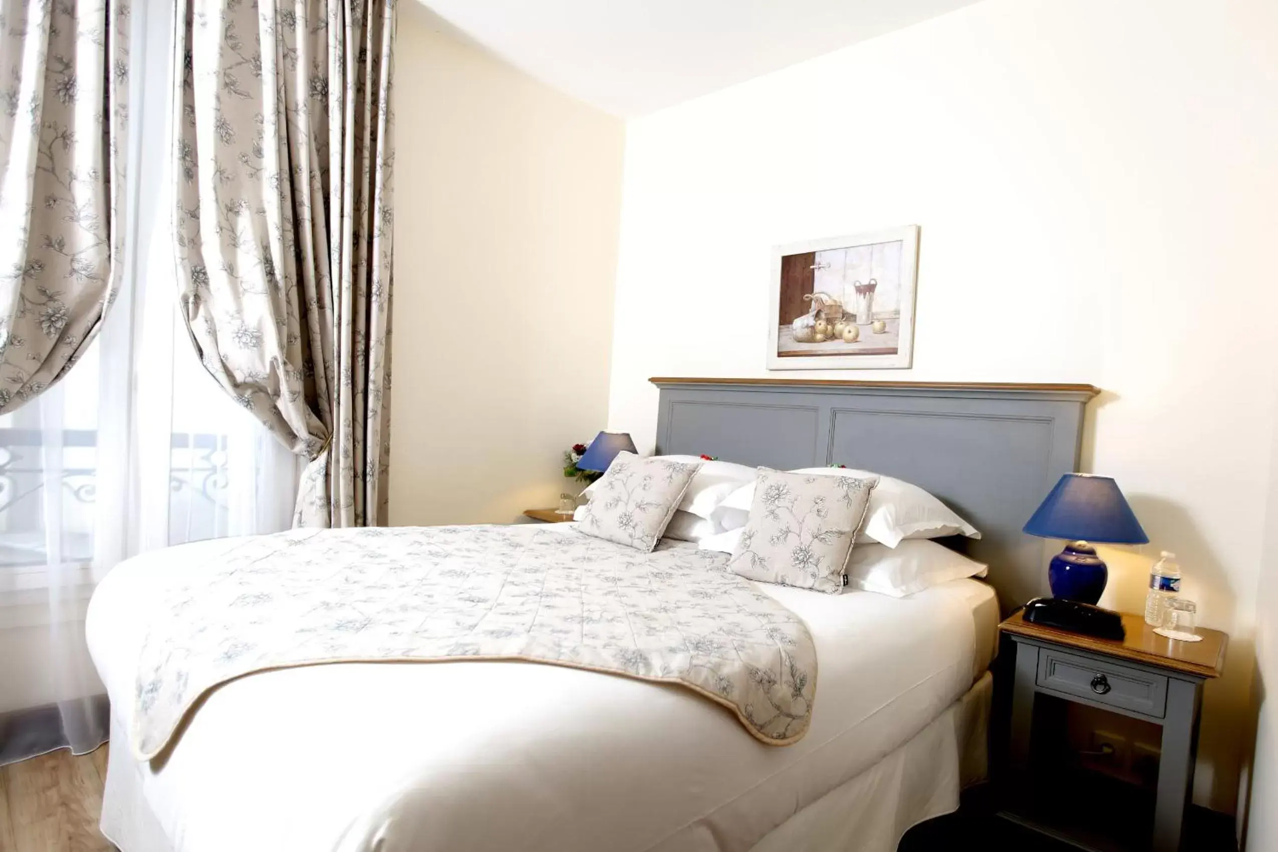 Bedroom, Bed in Waldorf Montparnasse Bedroom, Bed in Waldorf Montparnasse